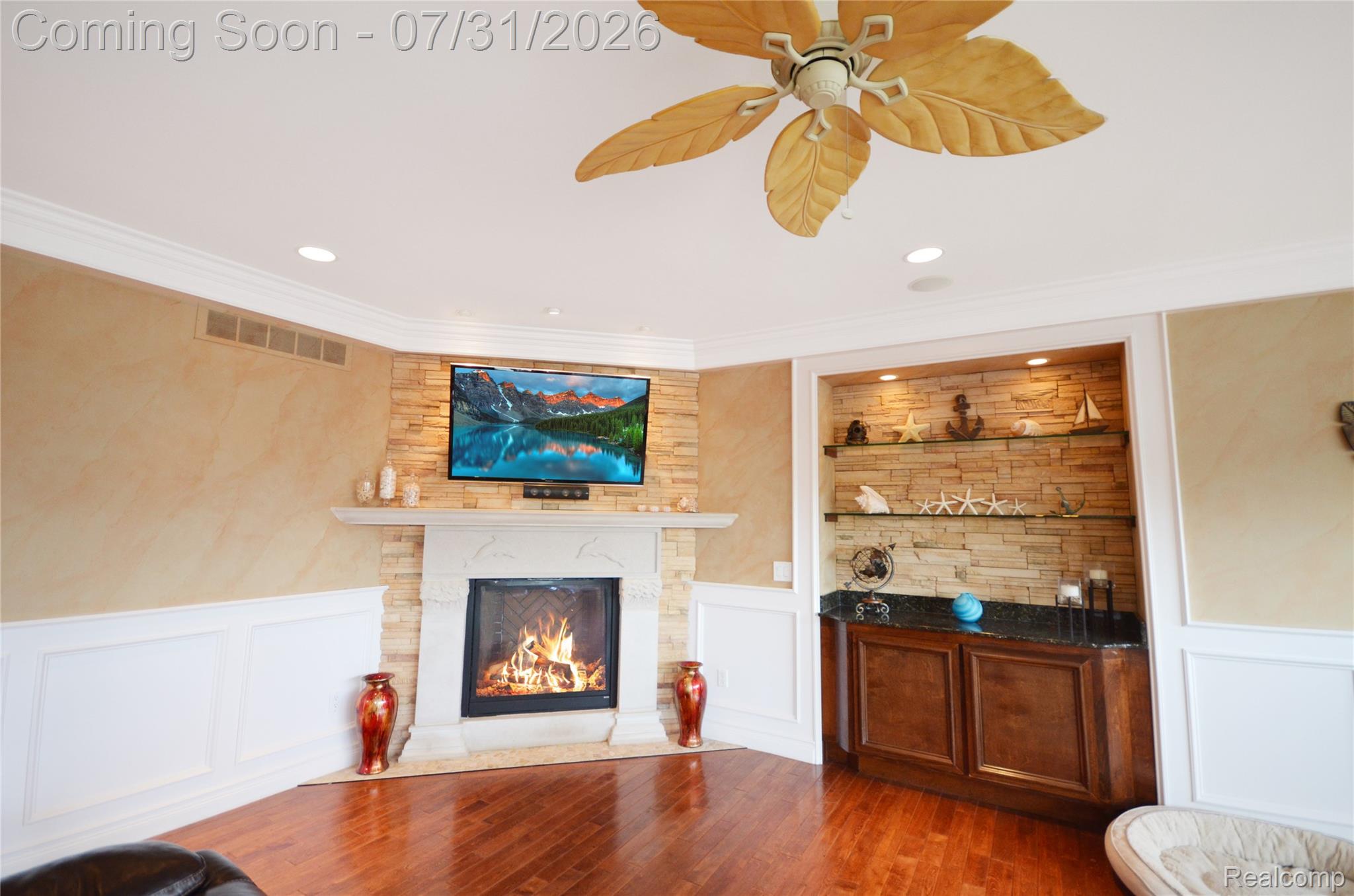 38048 Huron Pointe Drive Property Photo 4
