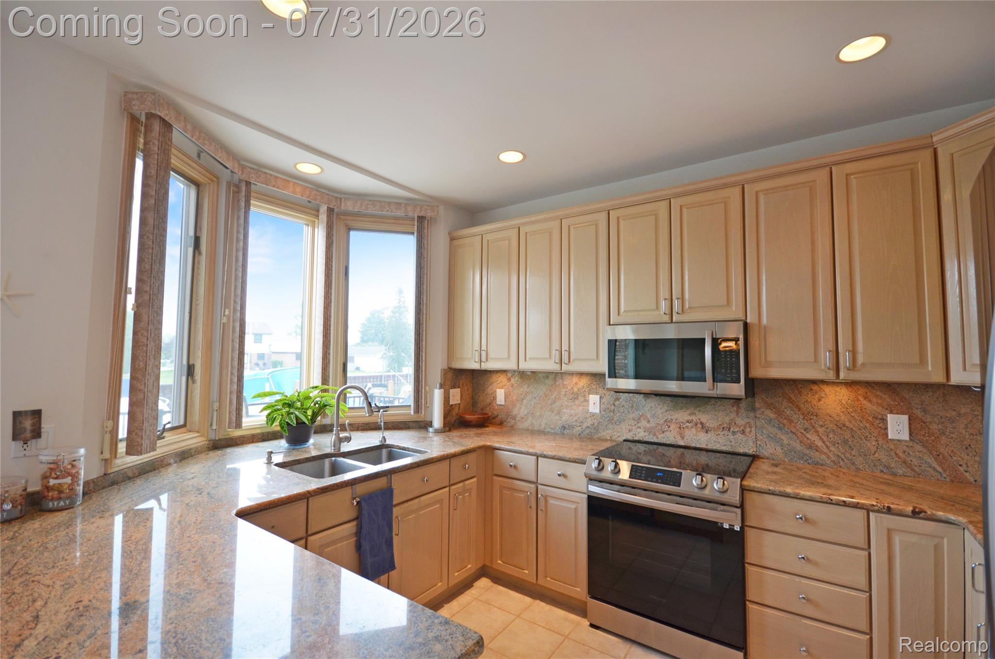 38048 Huron Pointe Drive Property Photo 13
