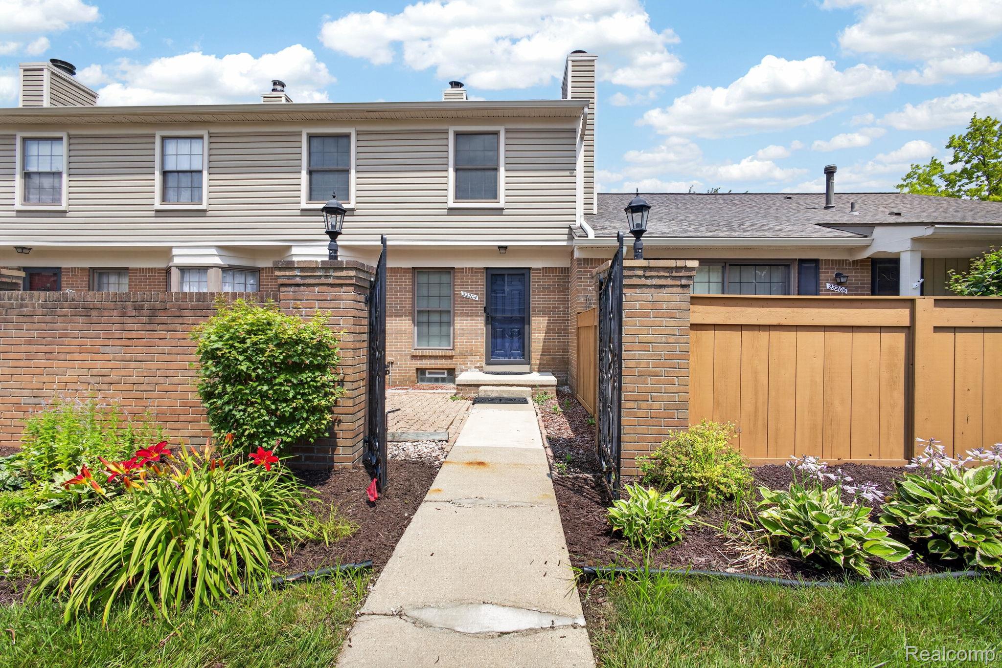 22204 Pondview Property Photo 1