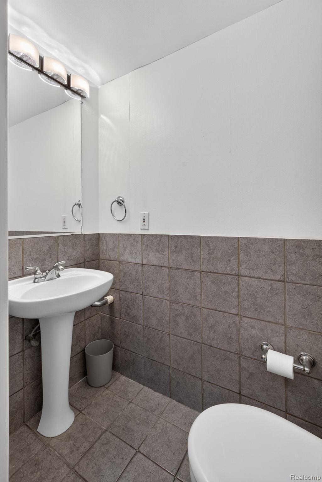 22204 Pondview Property Photo 12