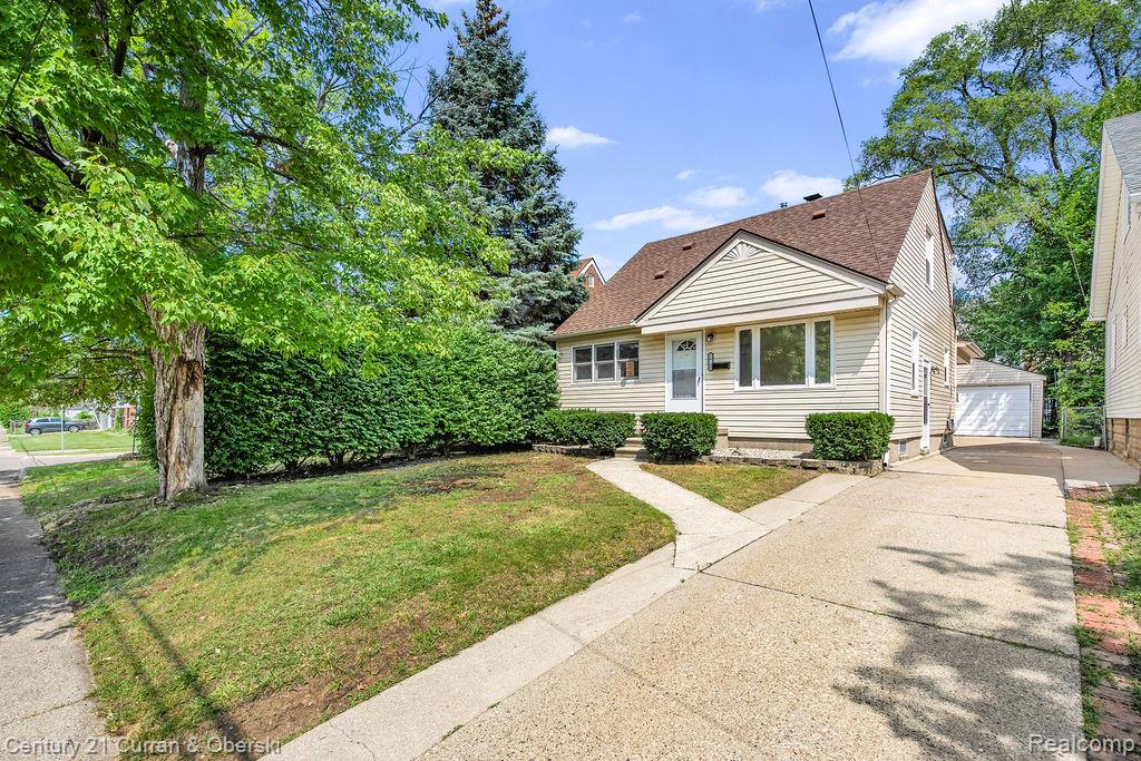 24160 Oxford Street Property Photo 1