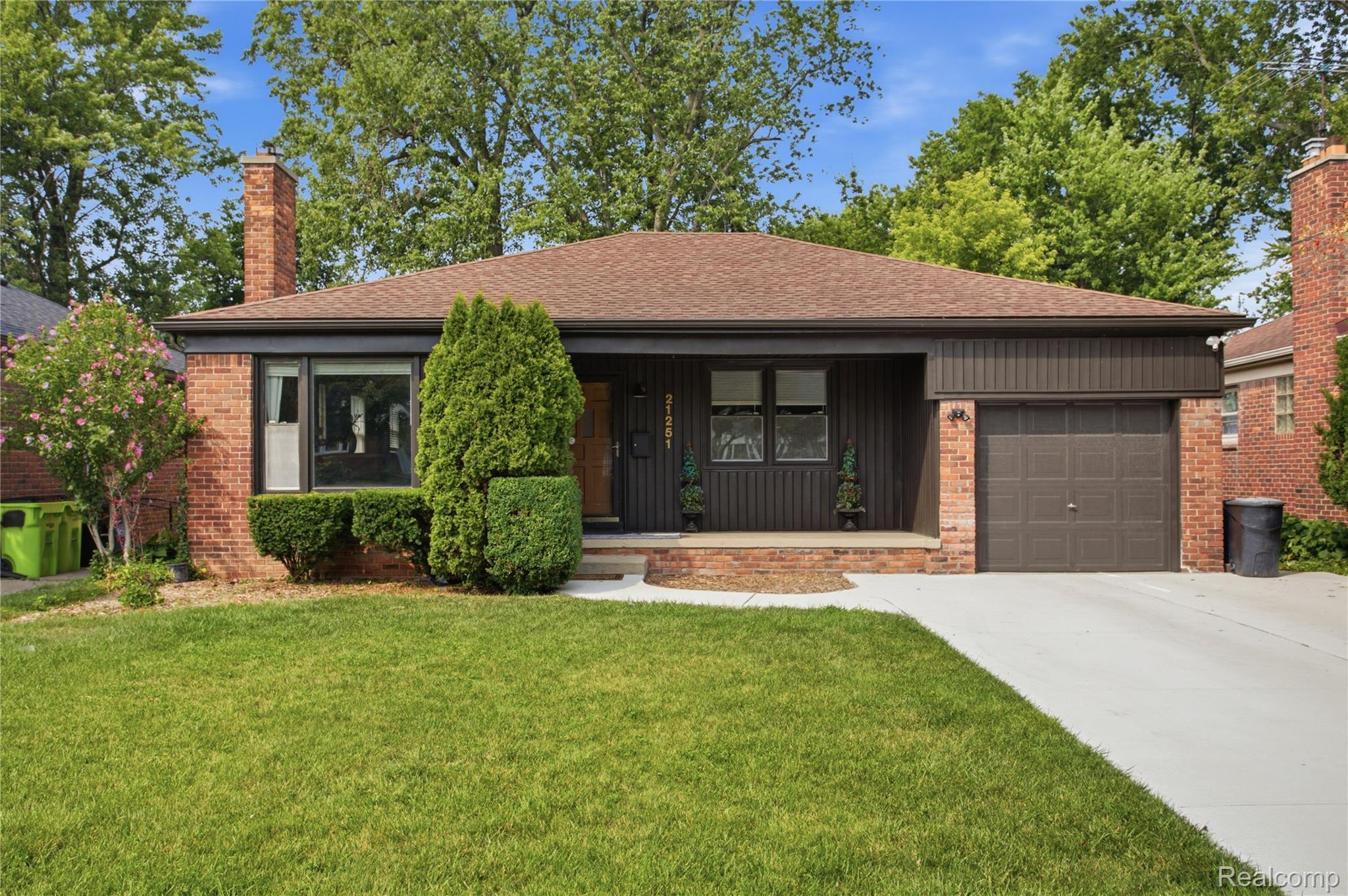 21251 Huntington Avenue Property Photo 1