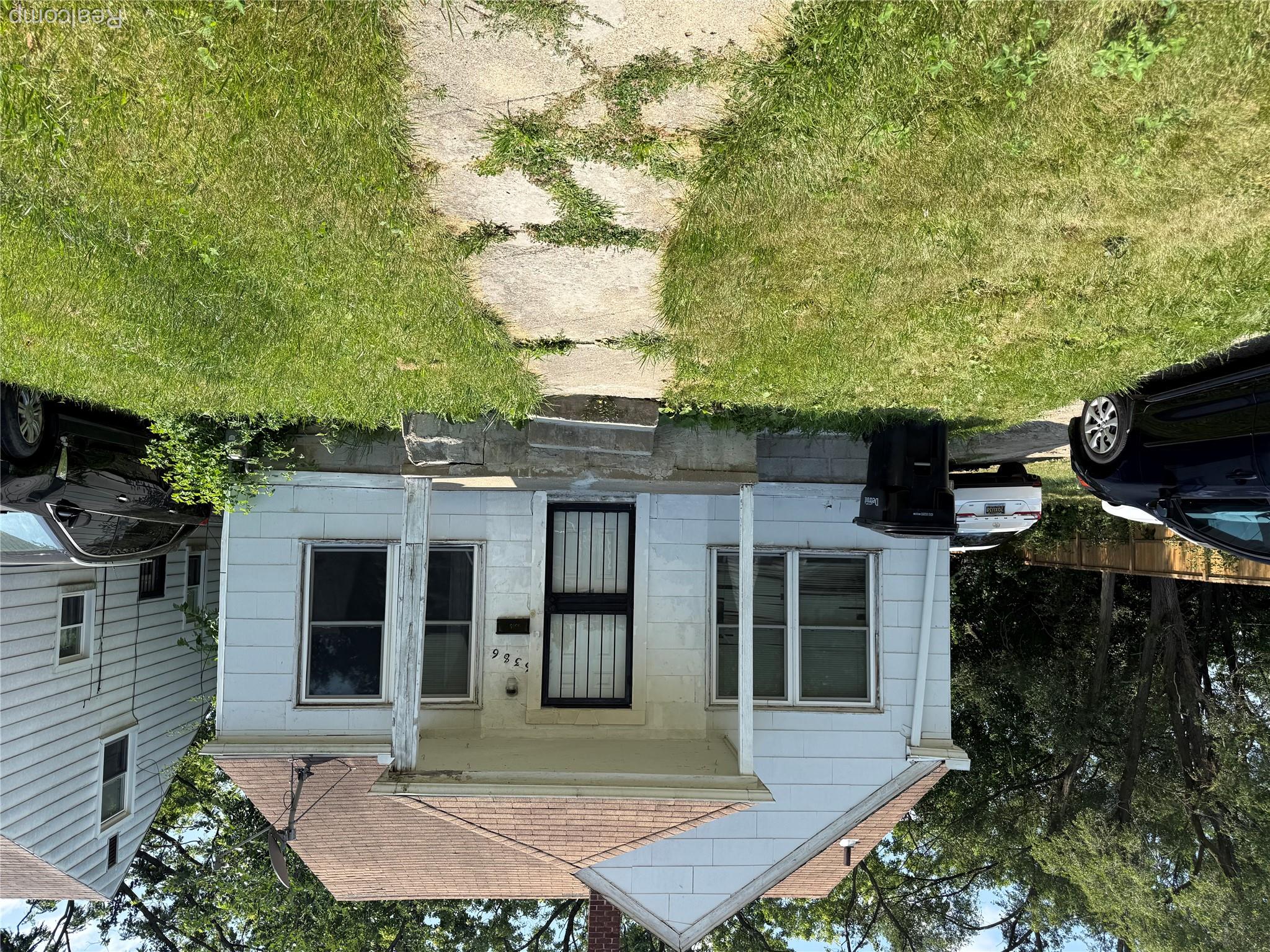 6386 Evergreen Avenue Property Photo 1