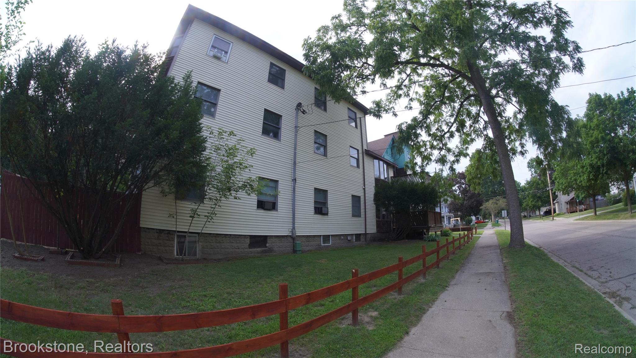510 Pleasant Street 7 Property Photo 10