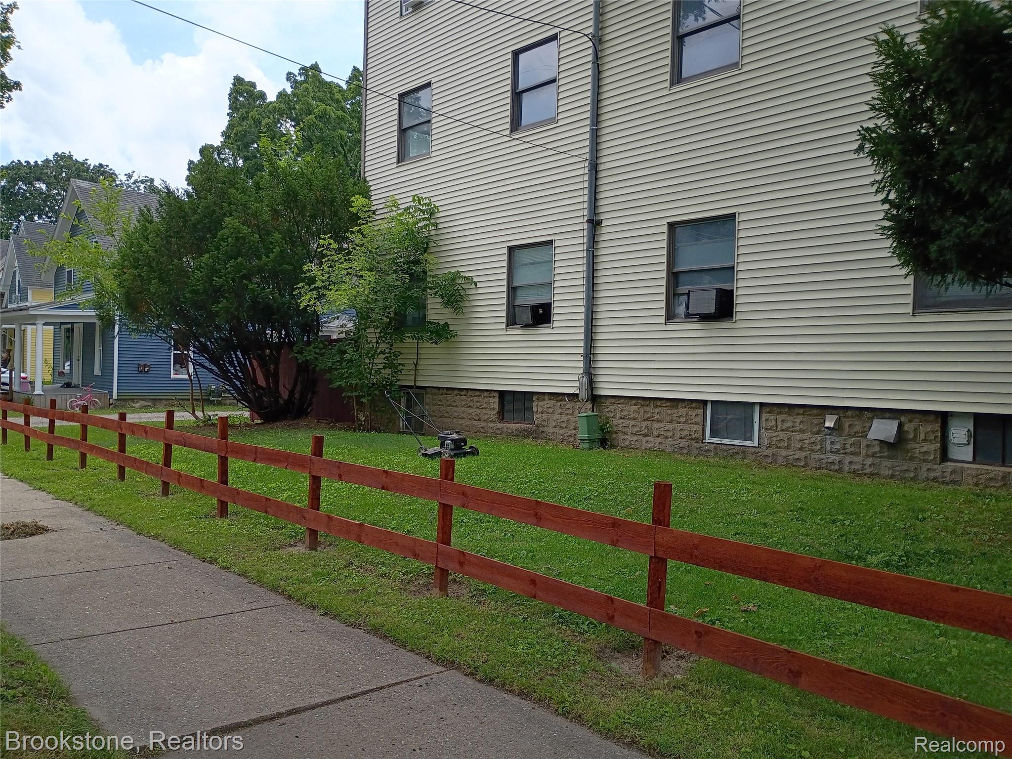 510 Pleasant Street 7 Property Photo 12