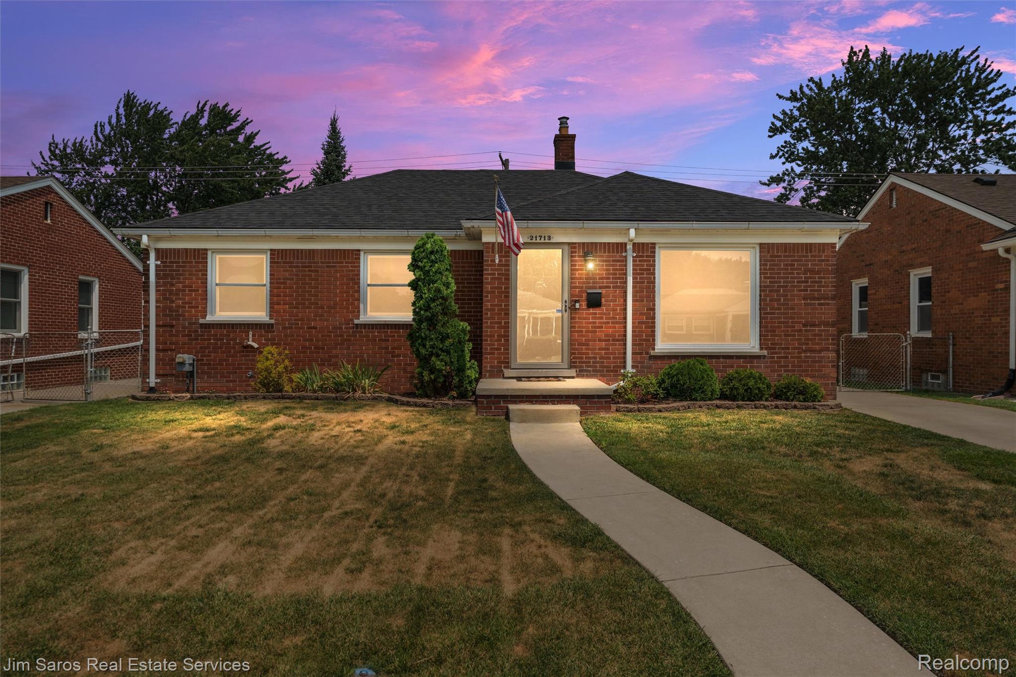 21713 Sunnyside Street Property Photo 1