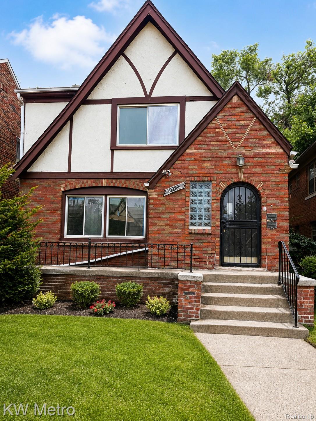 17139 Roselawn Street Property Photo 1