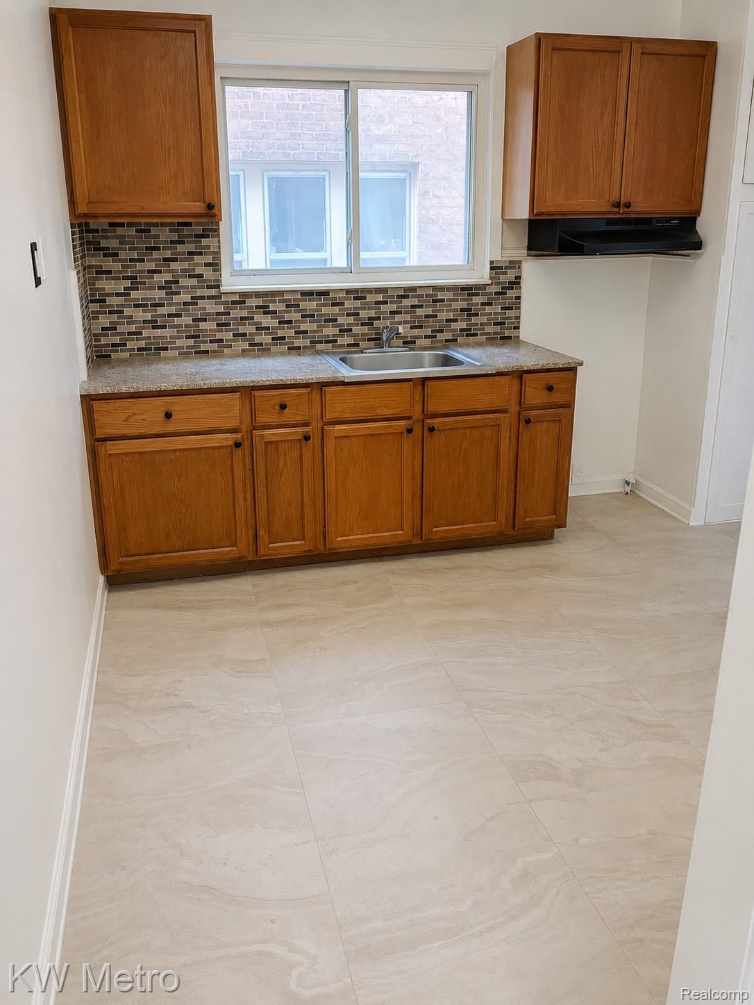 17139 Roselawn Street Property Photo 2
