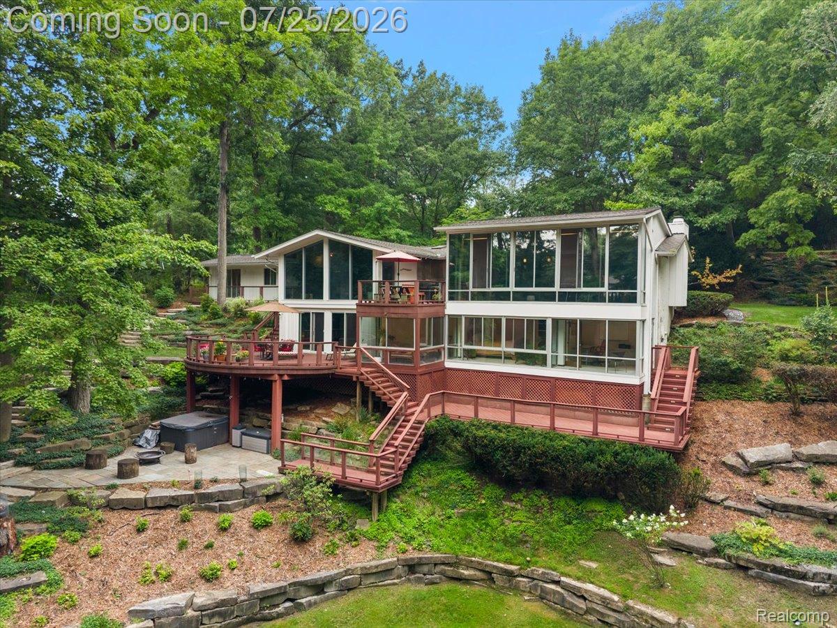 4910 Malibu Drive Property Photo 1