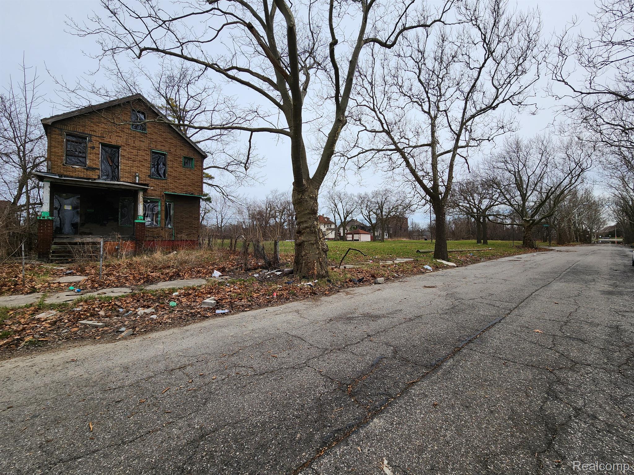 1528 GRAY Street Property Photo 1