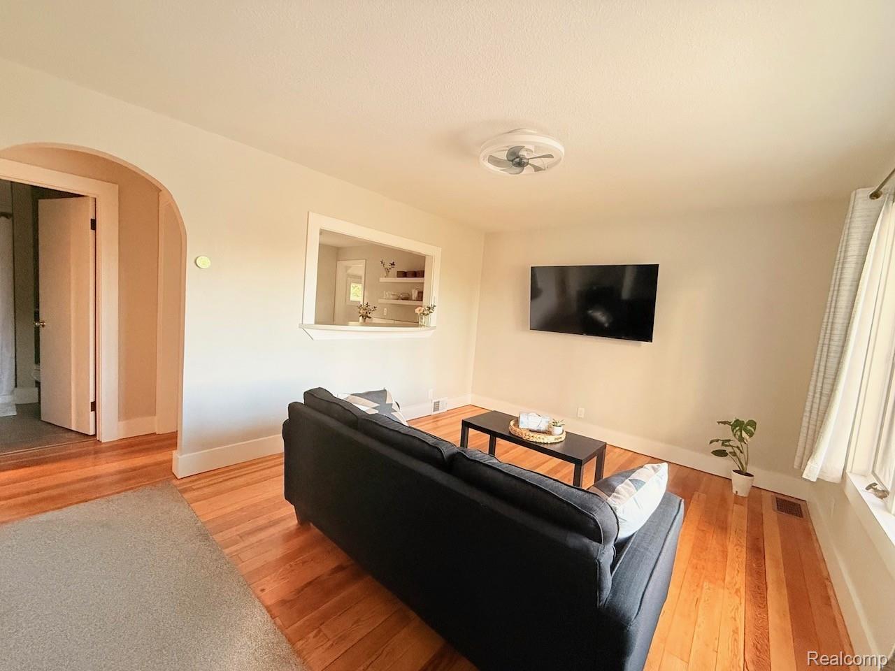 128 W 10th Avenue Property Photo 8
