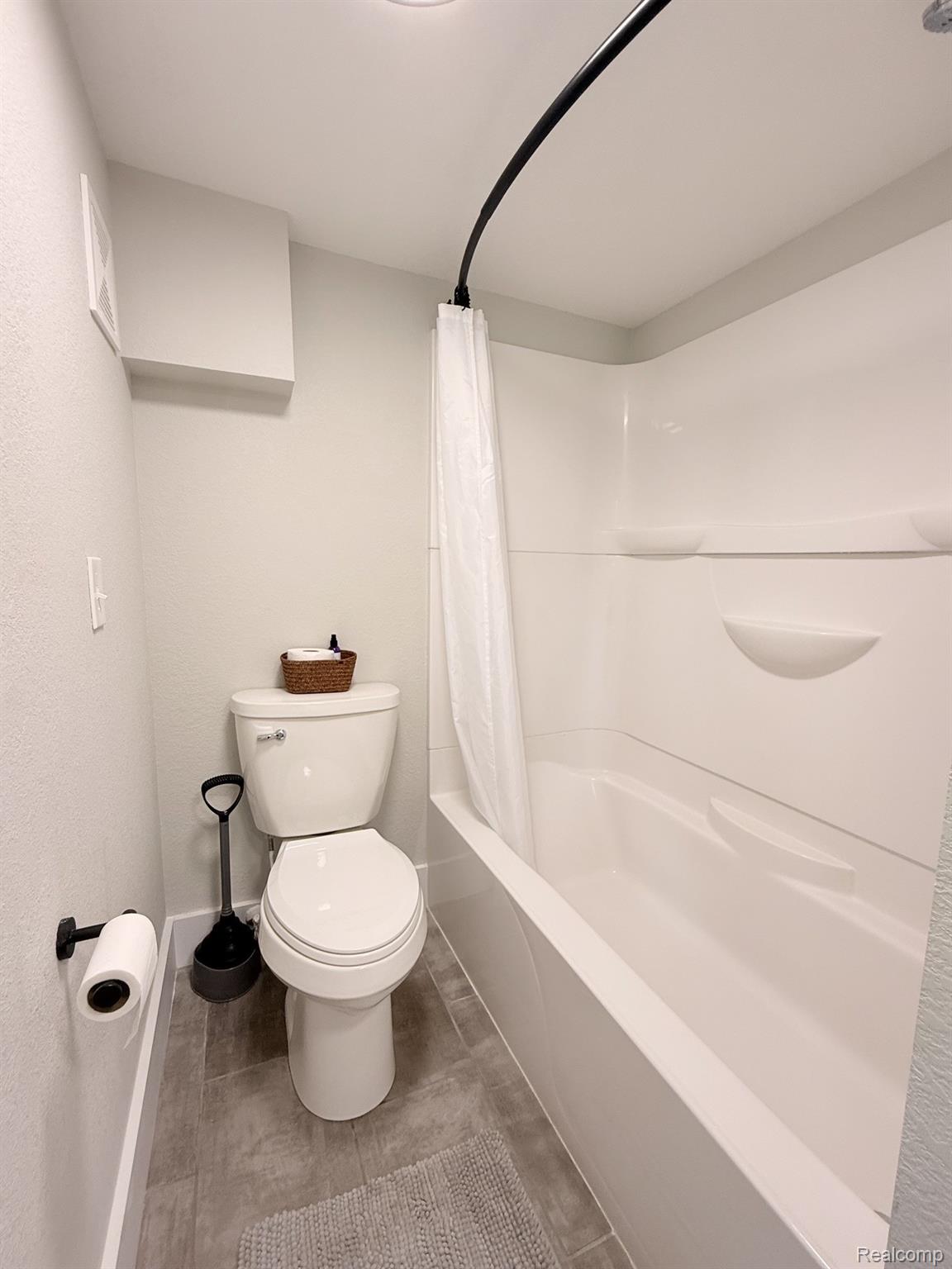 128 W 10th Avenue Property Photo 31