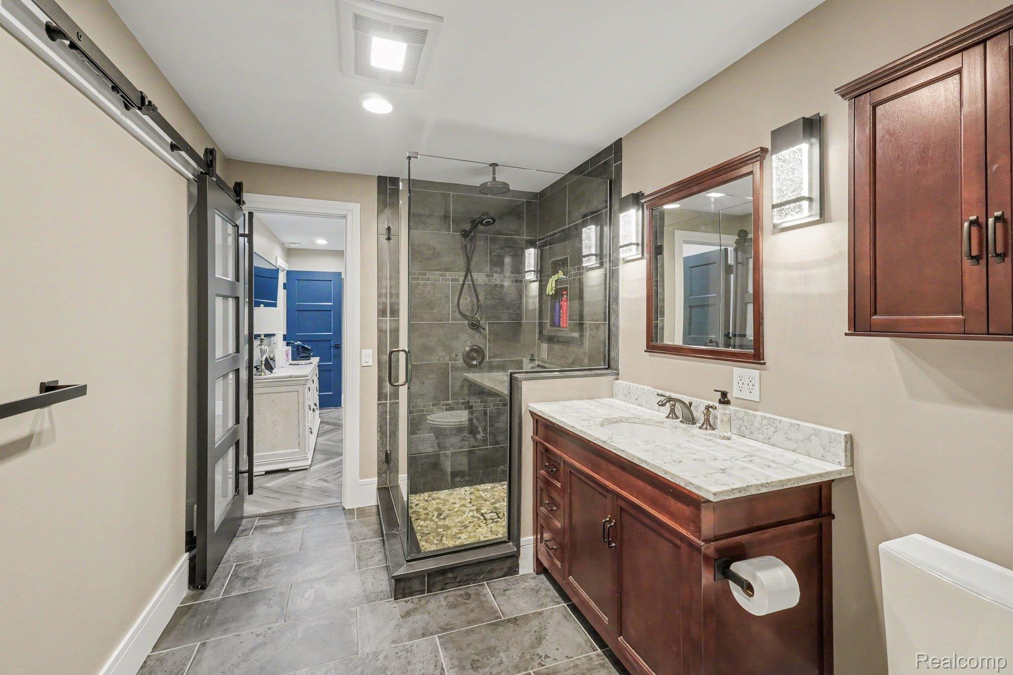 3900 Waterland Drive Property Photo 12