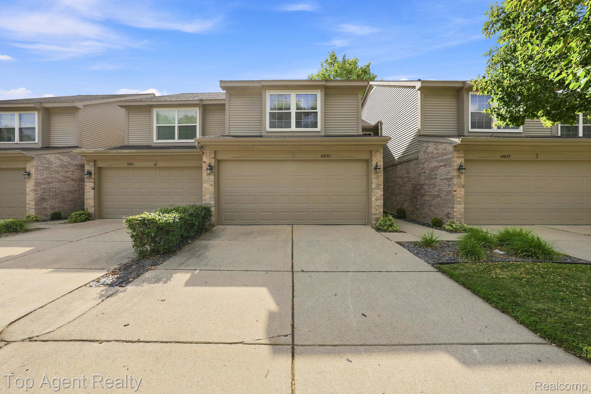 43835 Coachmaker Drive Property Photo 1