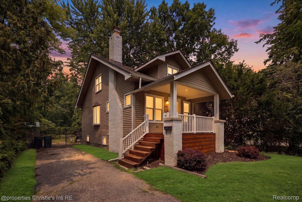 827 Gardenia Avenue Property Photo 1