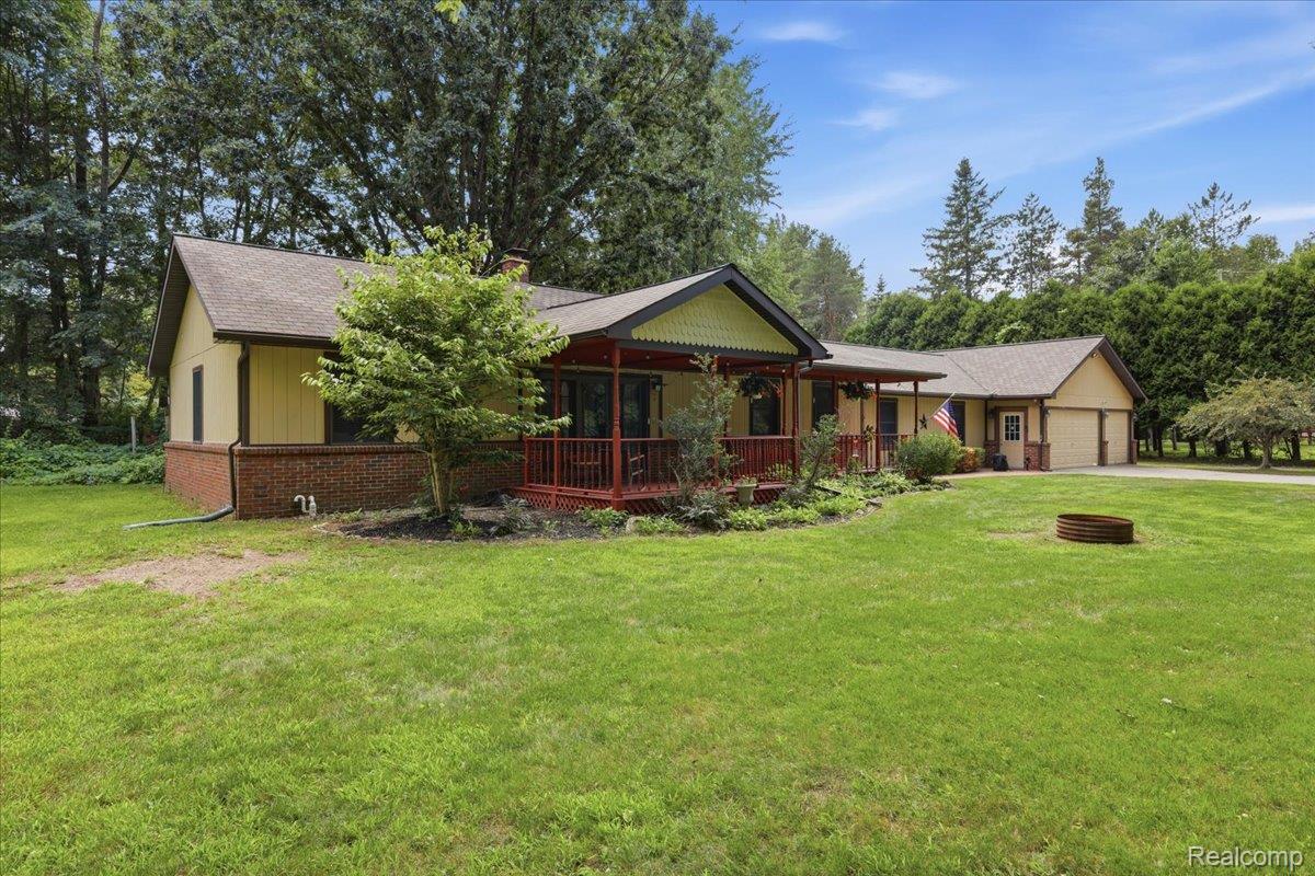 4550 Hummer Lake Road Property Photo 1