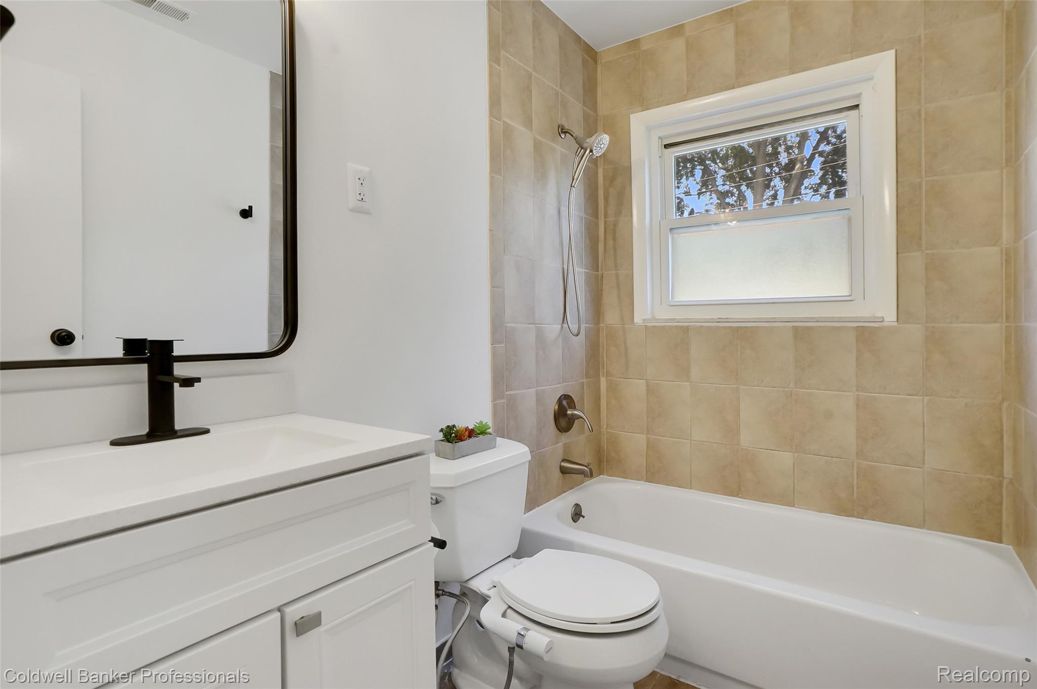 2436 Toby Road Property Photo 5