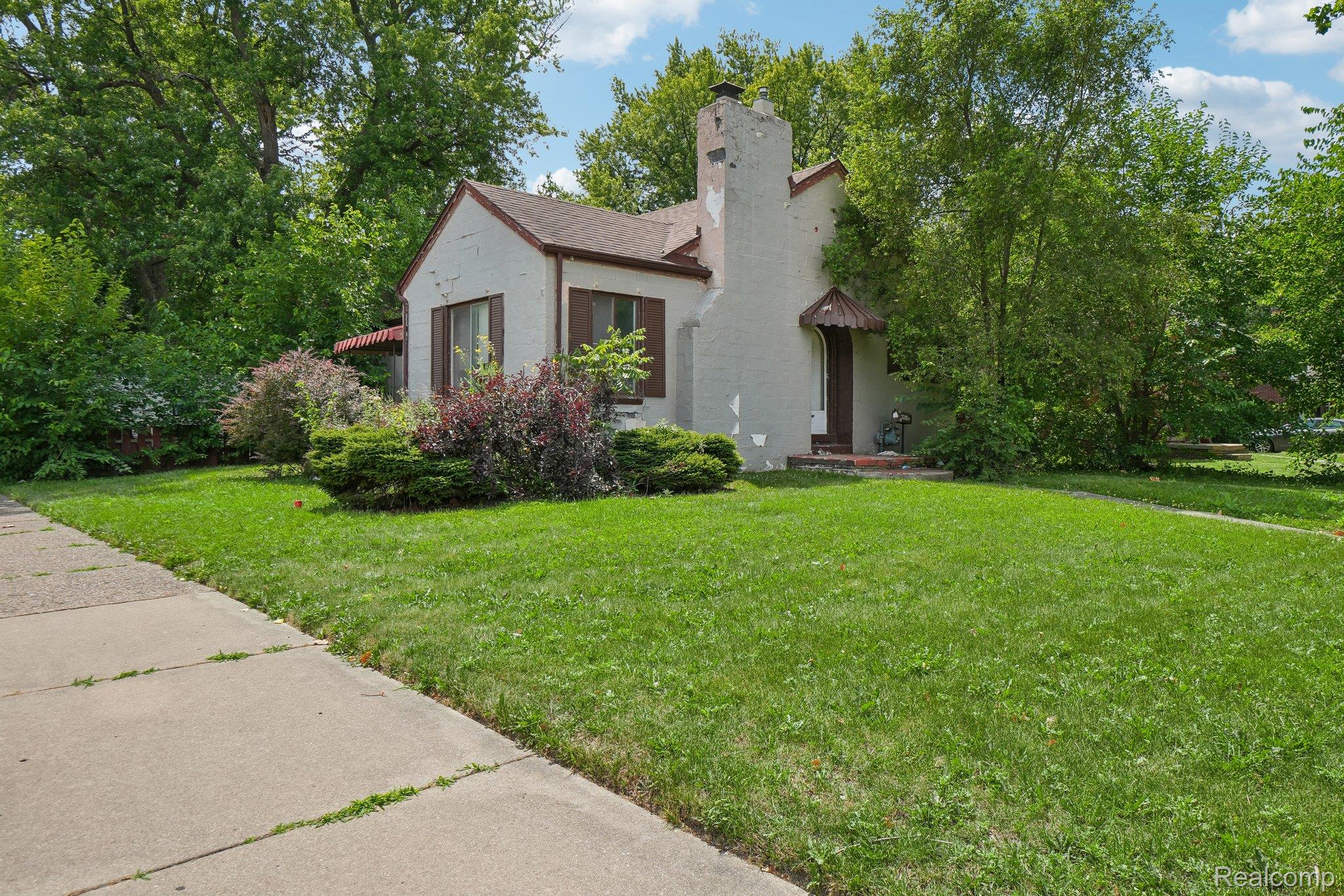 15906 Collingham Drive Property Photo 2