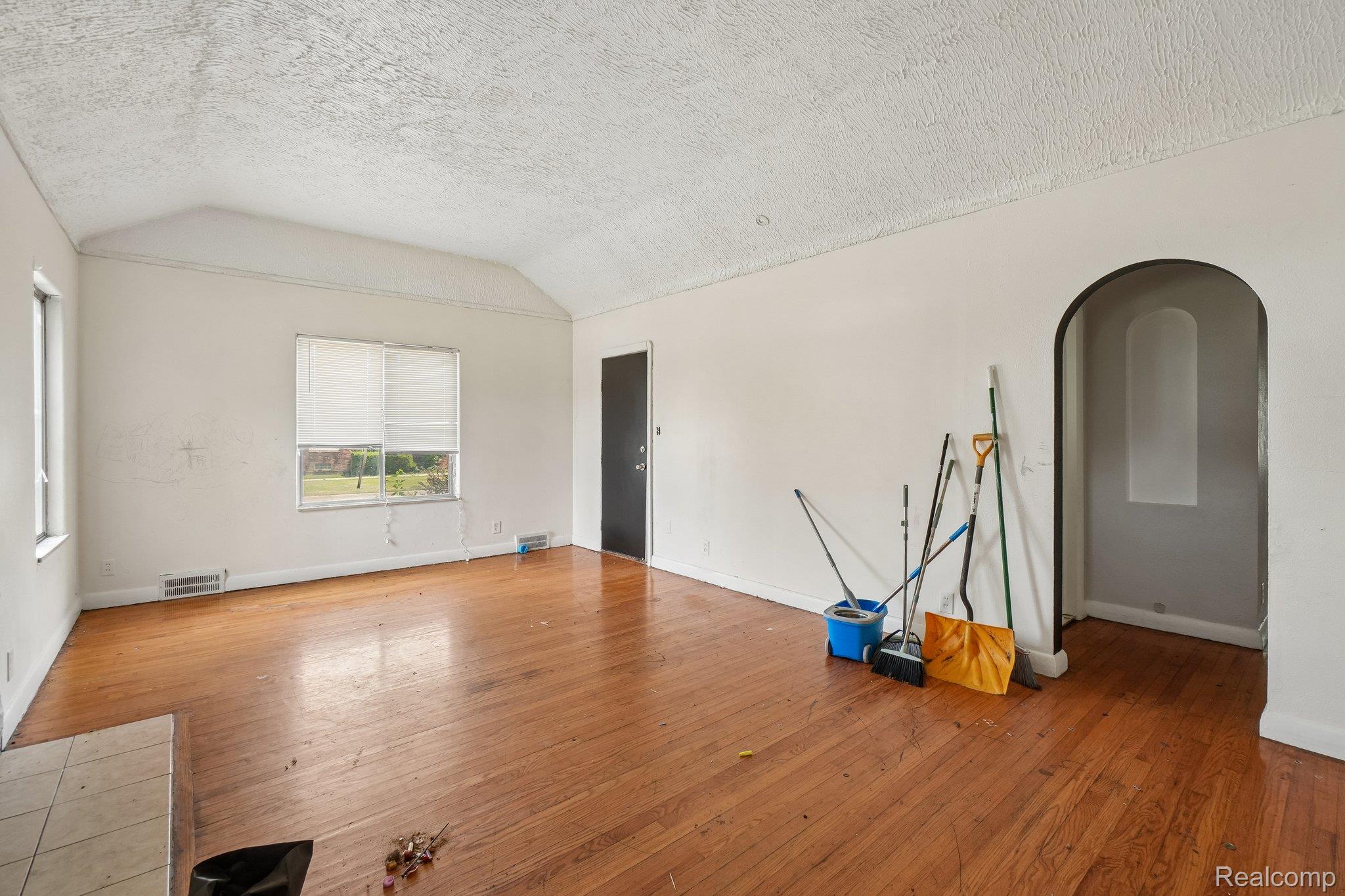 15906 Collingham Drive Property Photo 3