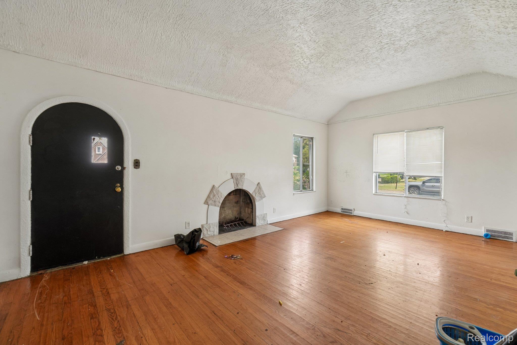 15906 Collingham Drive Property Photo 4