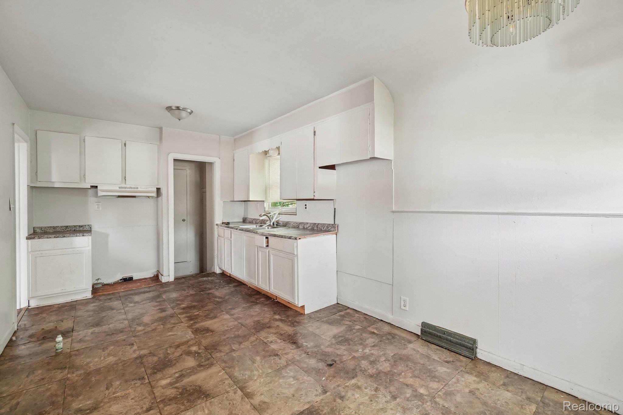 15906 Collingham Drive Property Photo 6