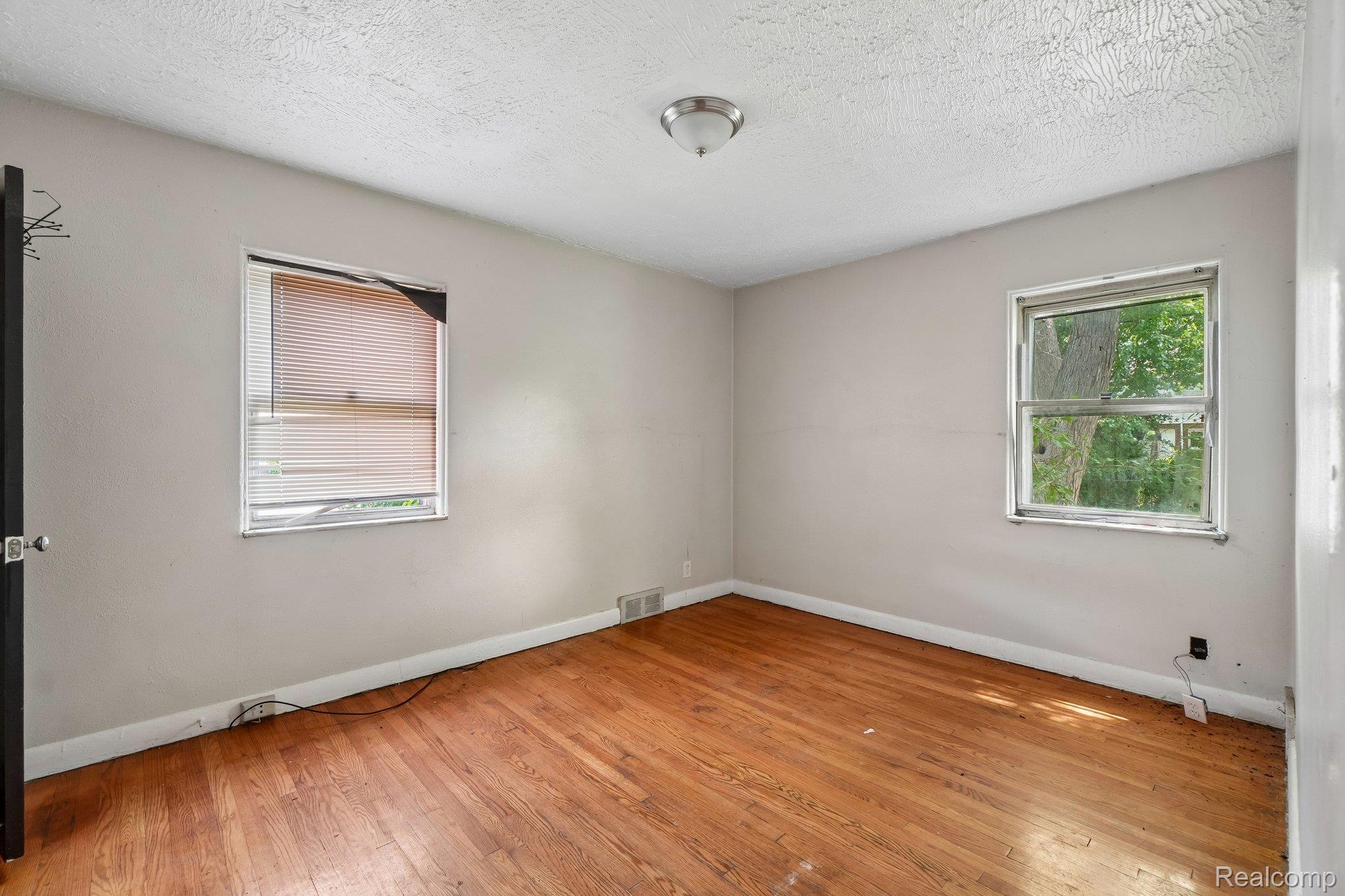 15906 Collingham Drive Property Photo 10