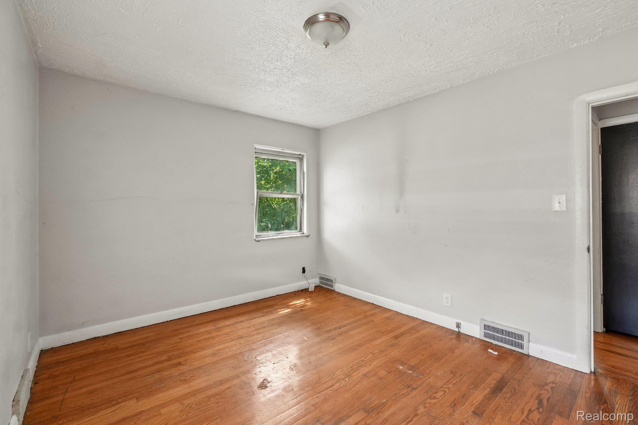 15906 Collingham Drive Property Photo 11