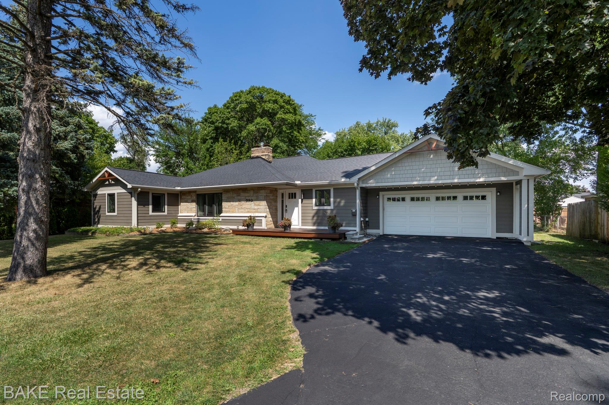 590 N Sheldon Road Property Photo 1