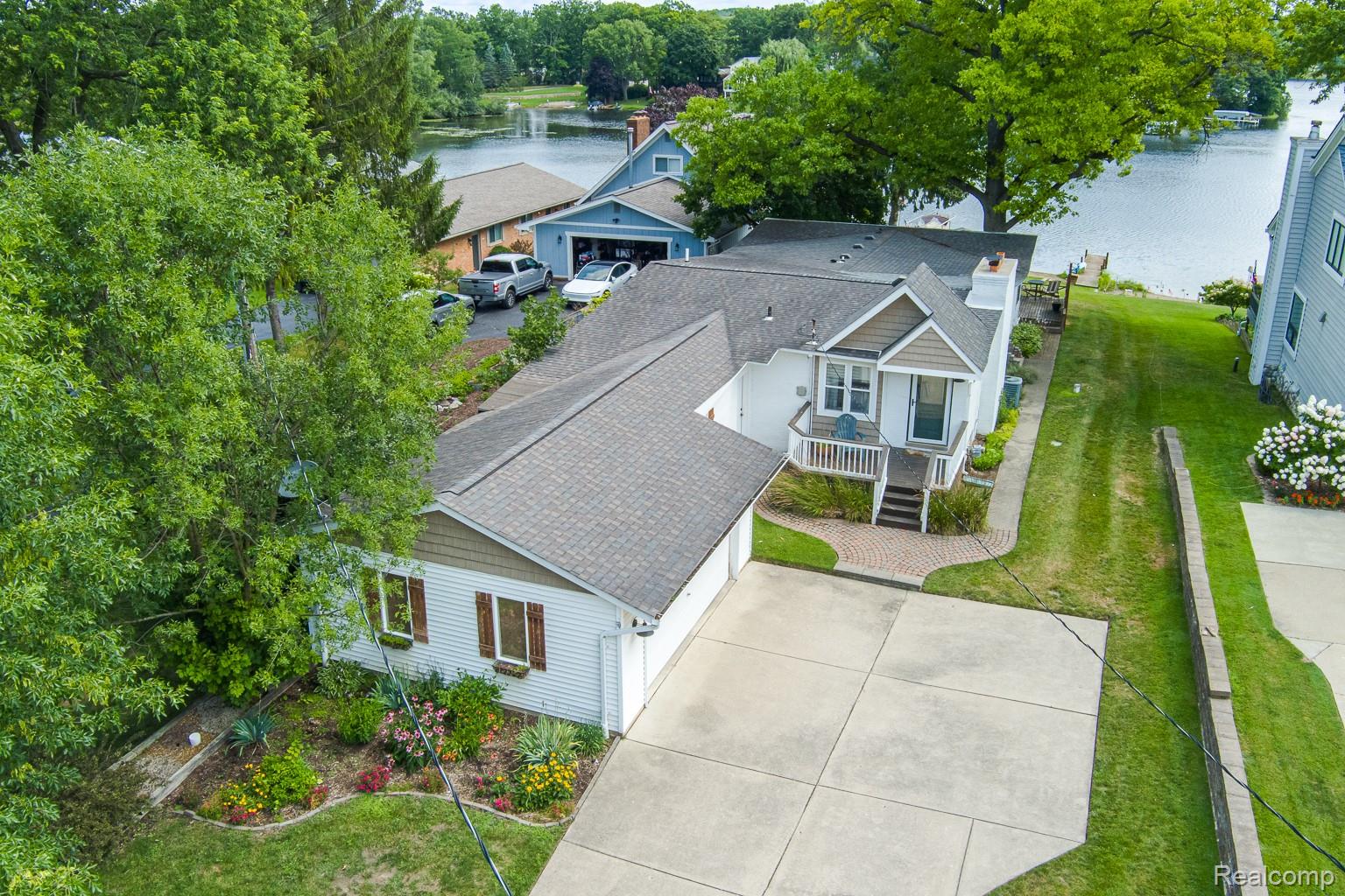10470 King Road Property Photo 1