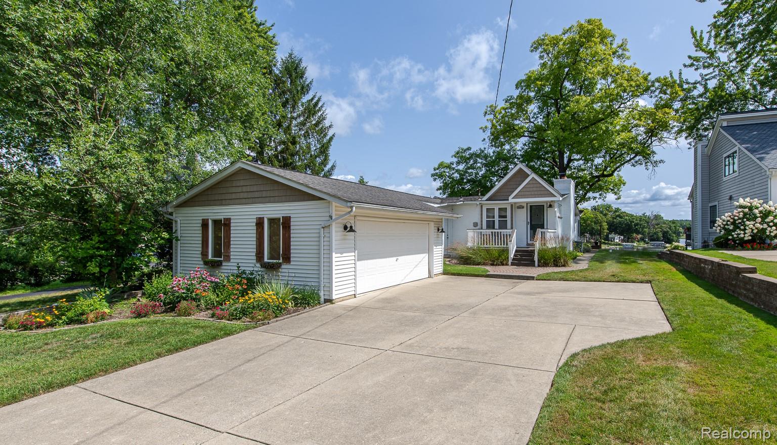 10470 King Road Property Photo 2