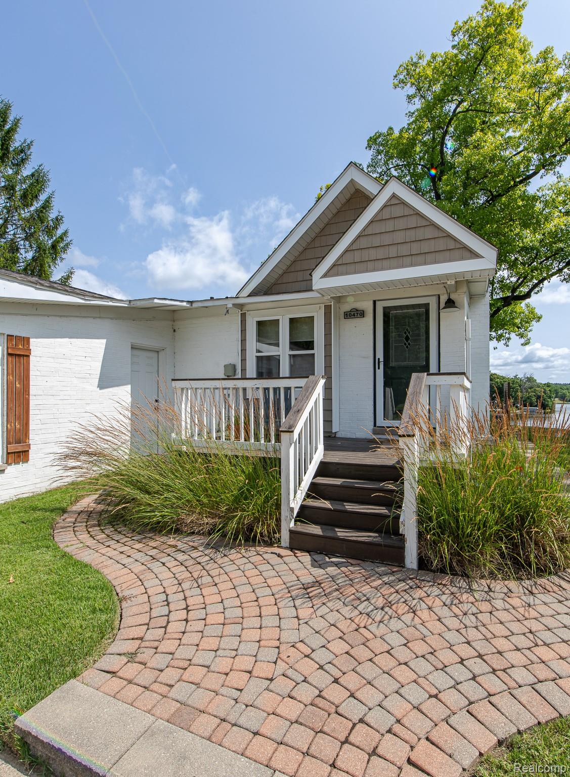 10470 King Road Property Photo 3