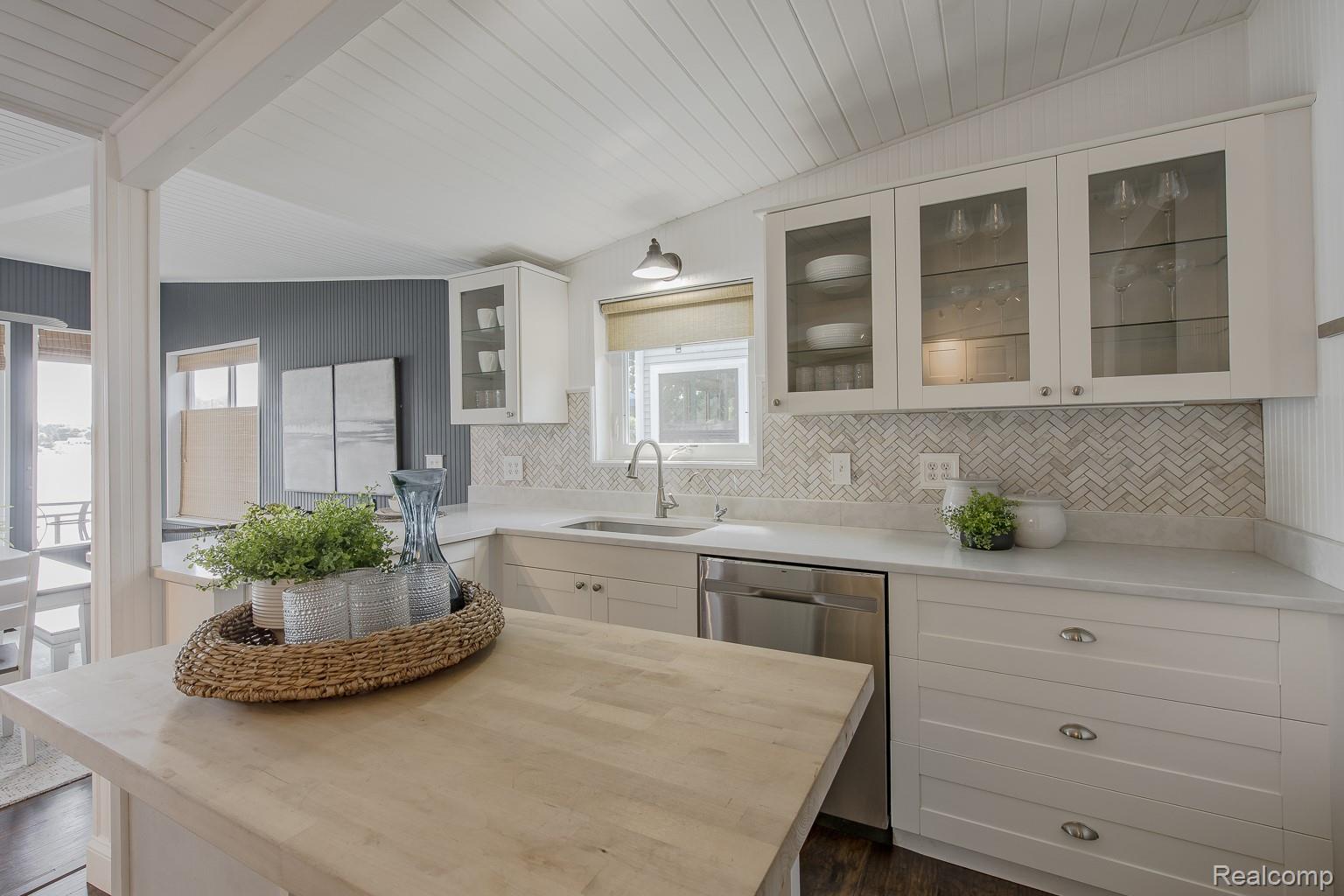 10470 King Road Property Photo 15