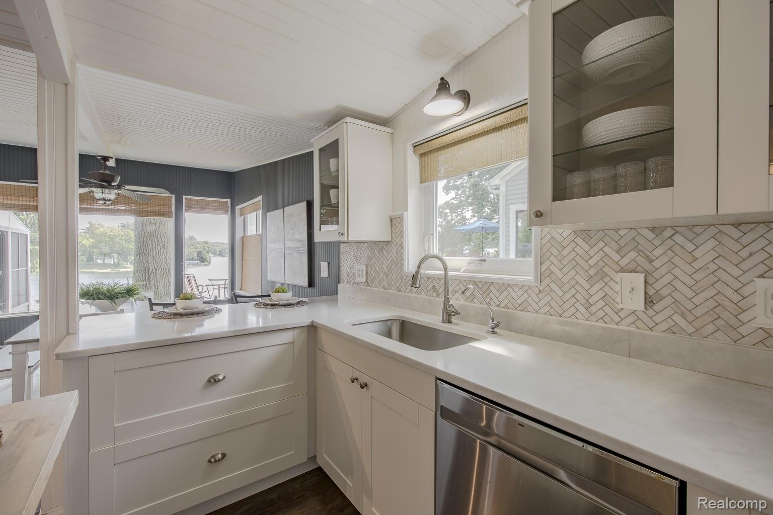 10470 King Road Property Photo 16