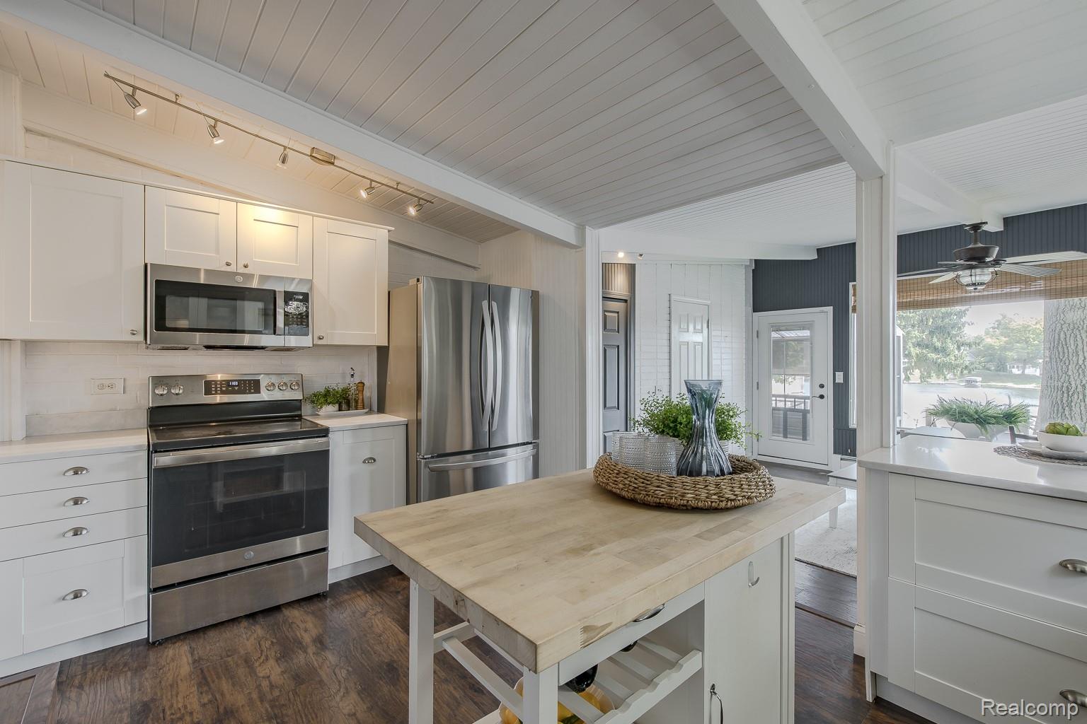 10470 King Road Property Photo 17