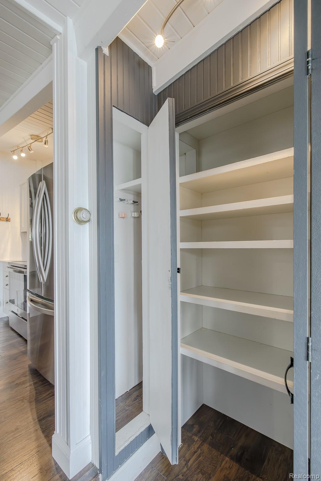 10470 King Road Property Photo 24