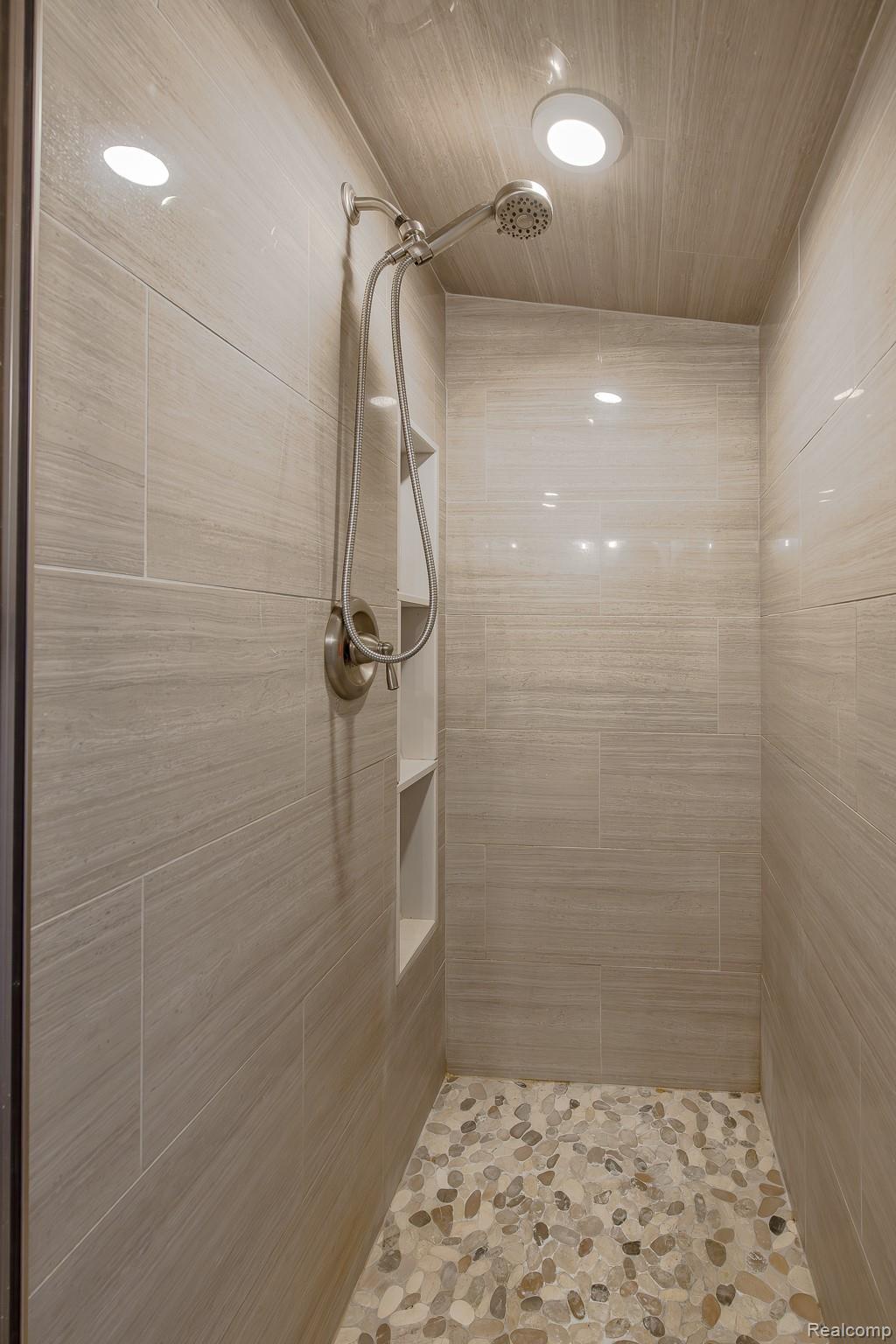 10470 King Road Property Photo 29