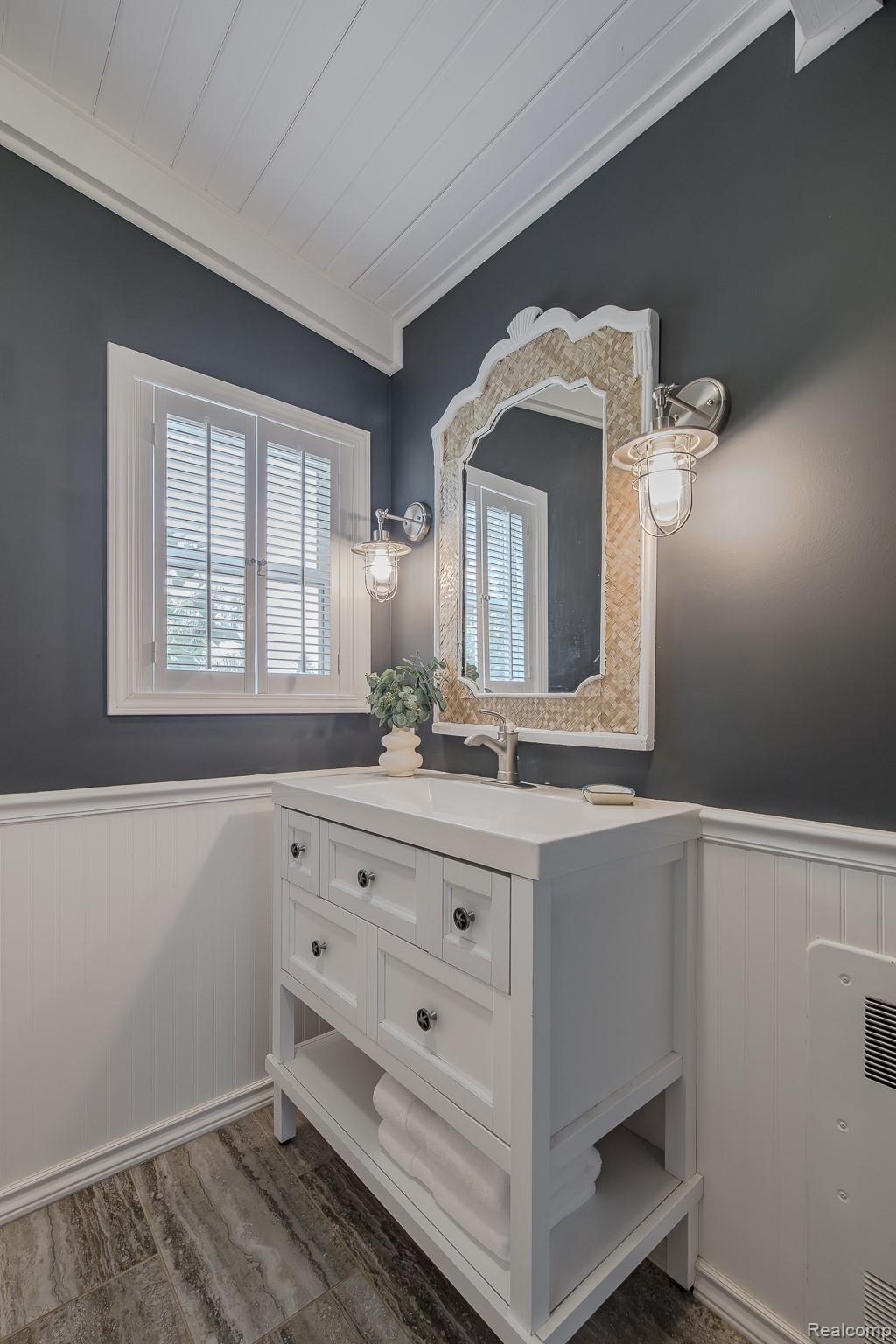 10470 King Road Property Photo 32