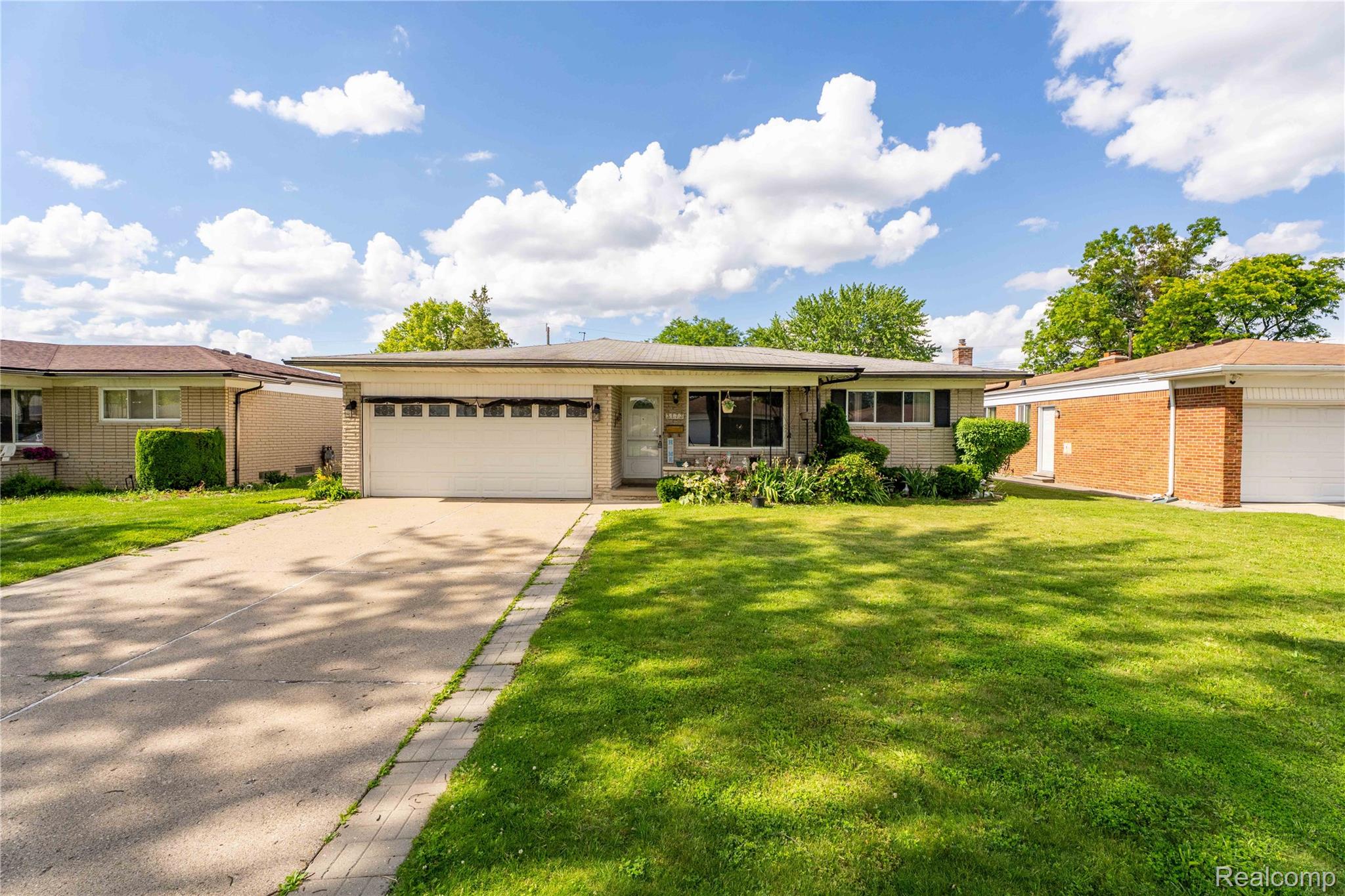 3173 Hedge Drive Property Photo 1