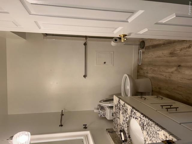 6220 Thorncliff Drive Property Photo 6