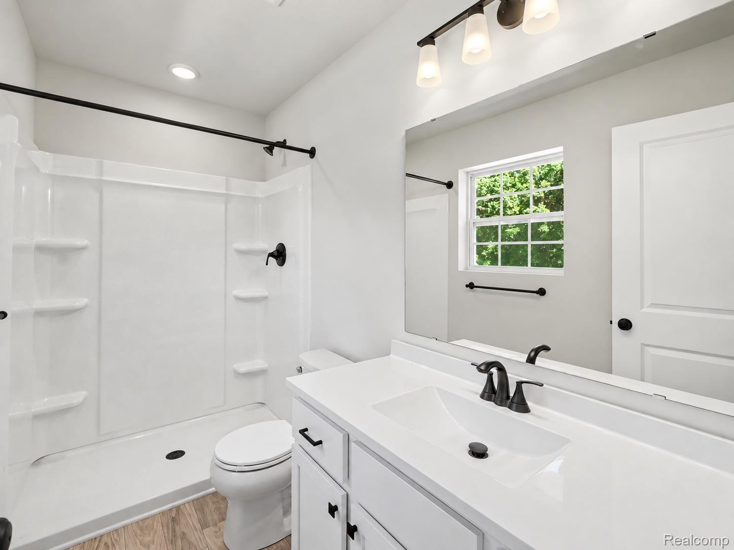 508 Emerald Glen Drive Property Photo 12