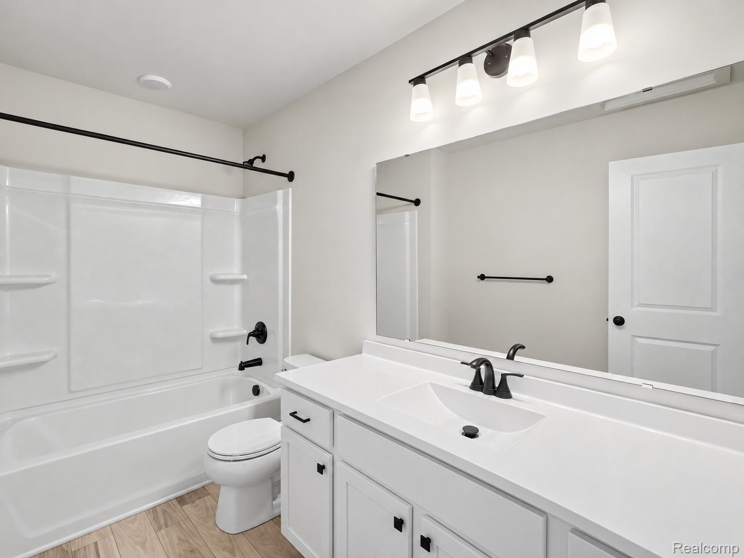 508 Emerald Glen Drive Property Photo 16