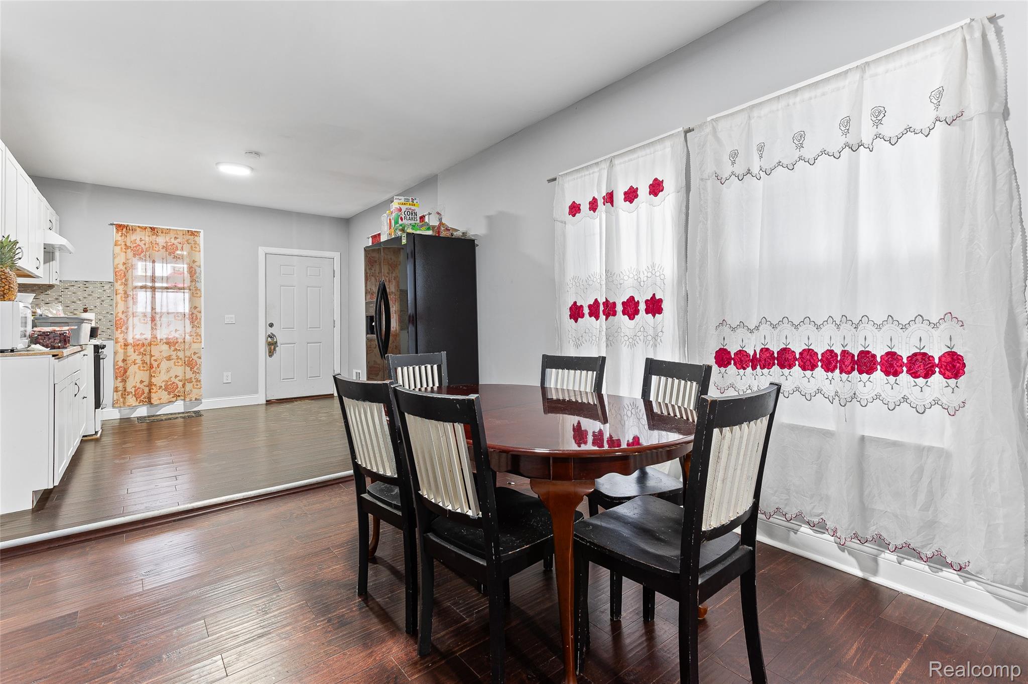 5860 Hazlett Street Property Photo 5