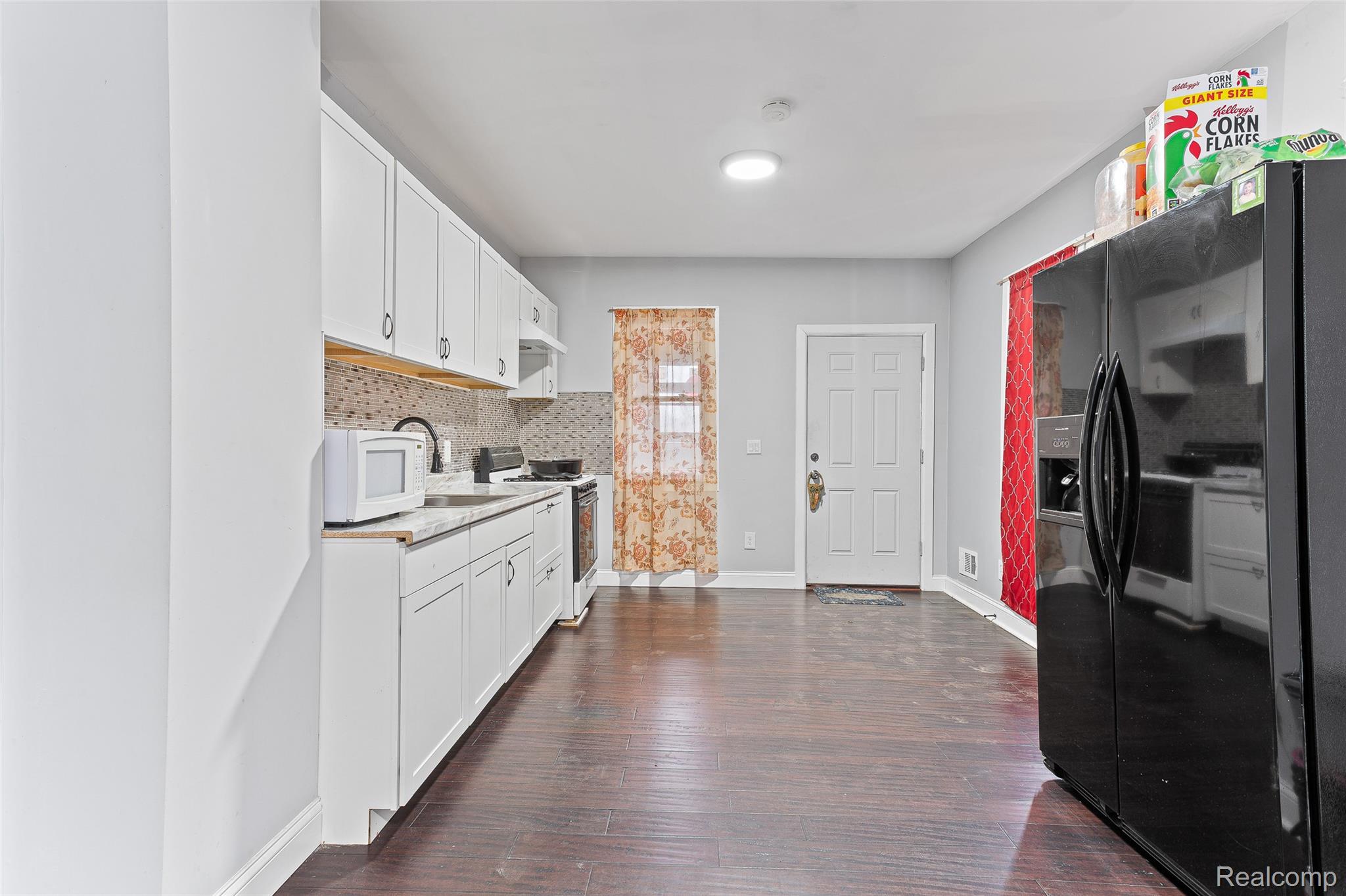 5860 Hazlett Street Property Photo 7