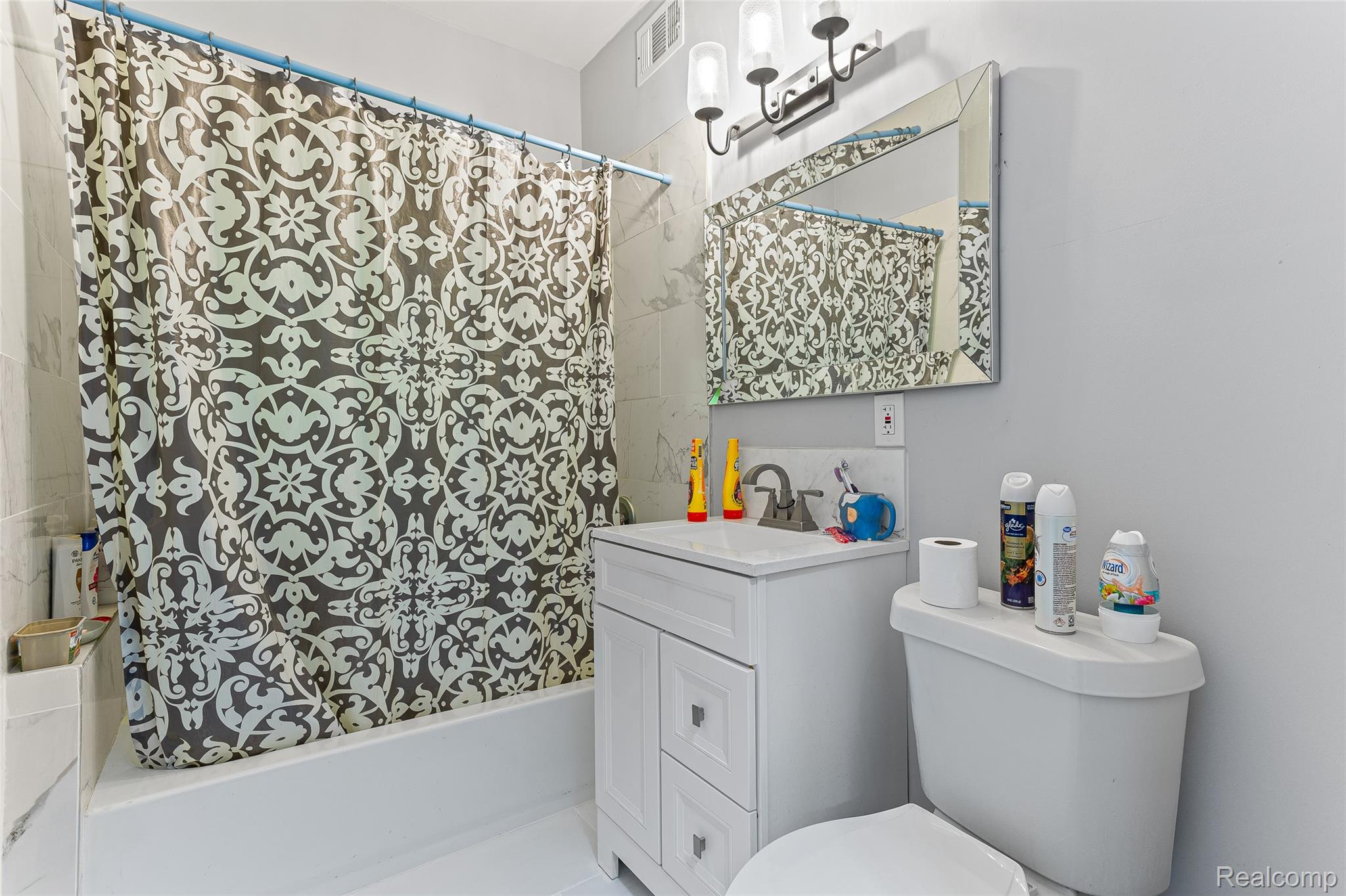 5860 Hazlett Street Property Photo 9