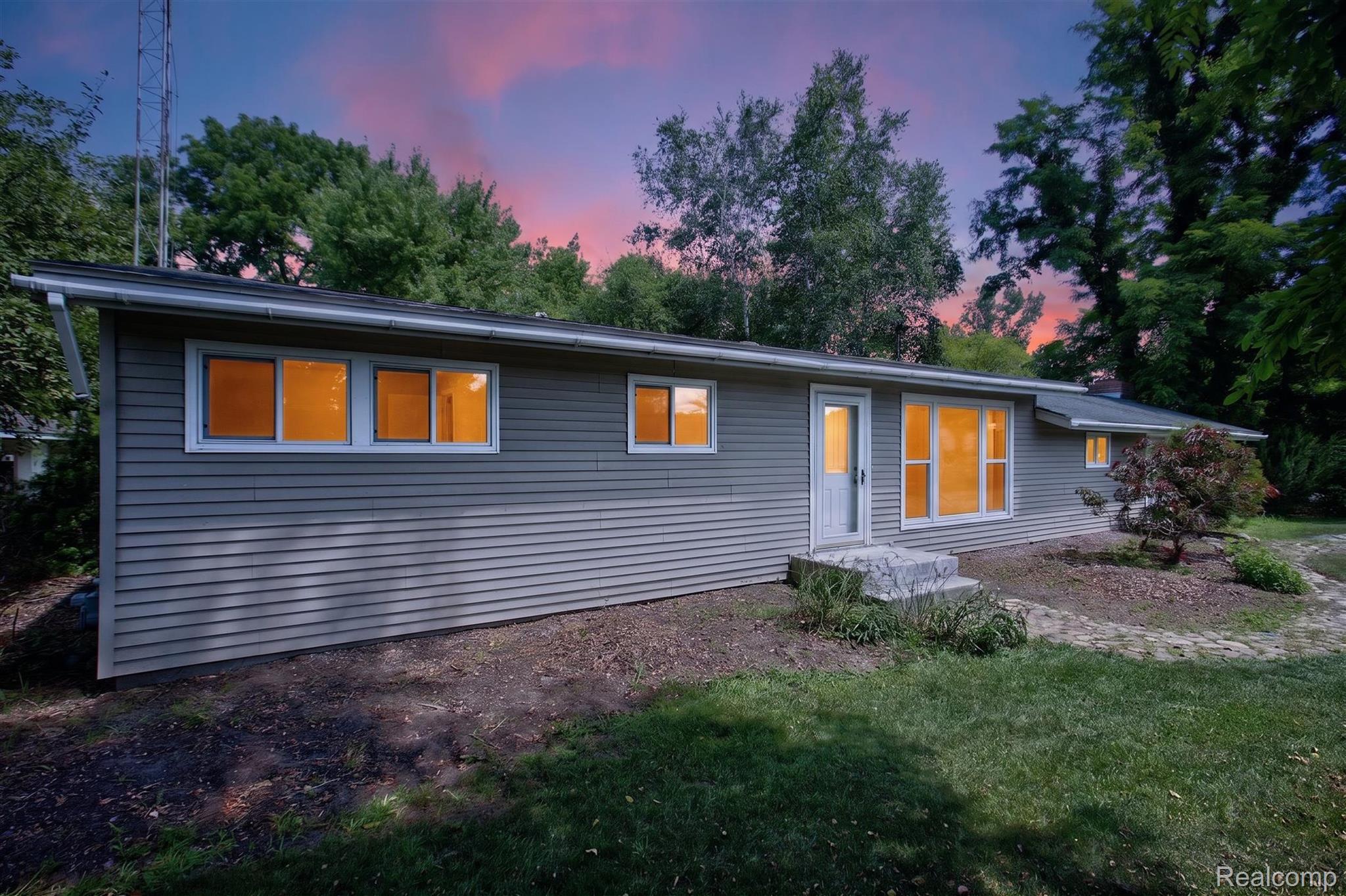 1279 E Burnside Road Property Photo 1
