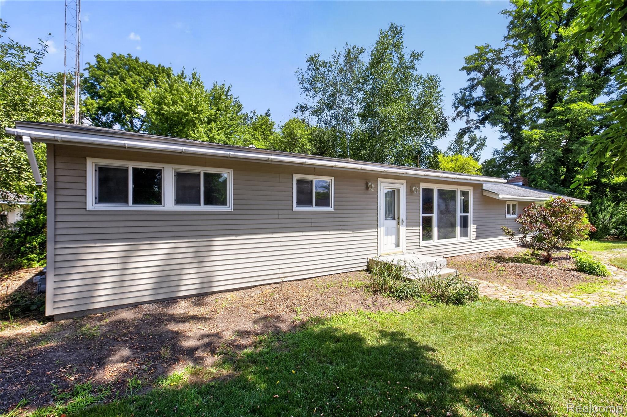 1279 E Burnside Road Property Photo 2