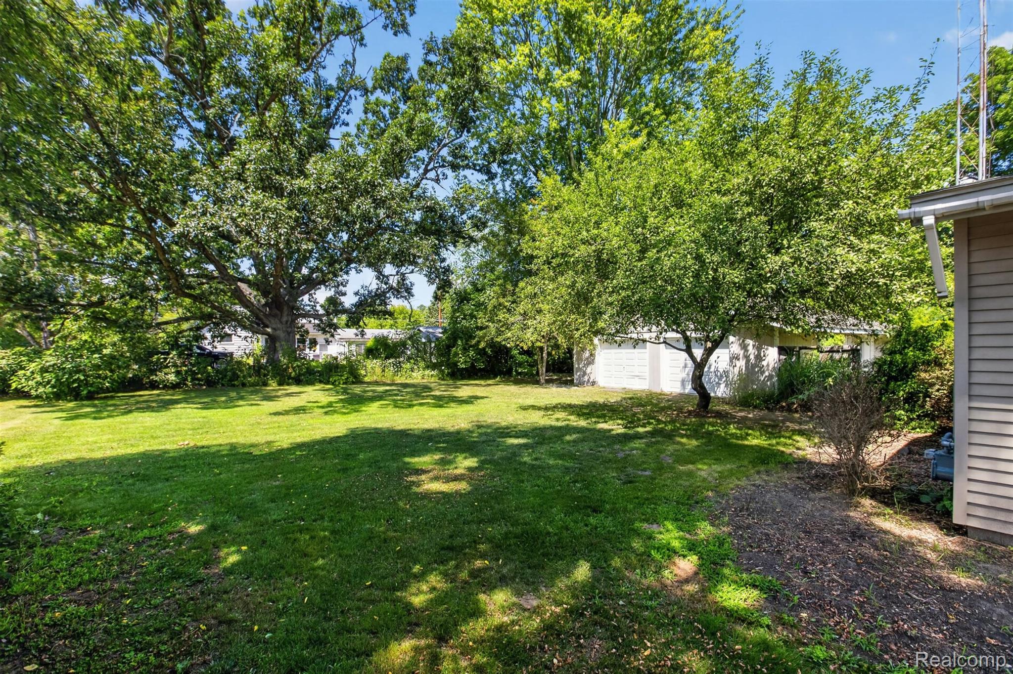1279 E Burnside Road Property Photo 5