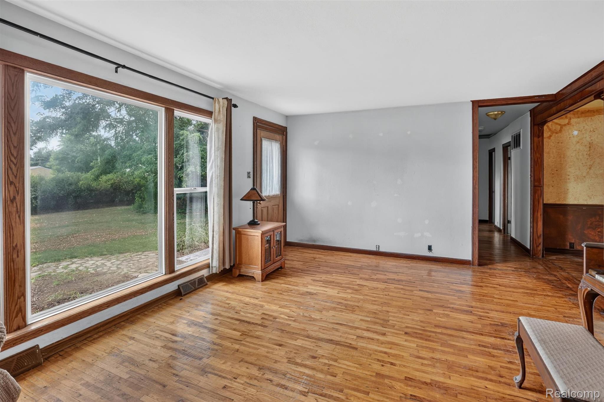 1279 E Burnside Road Property Photo 7