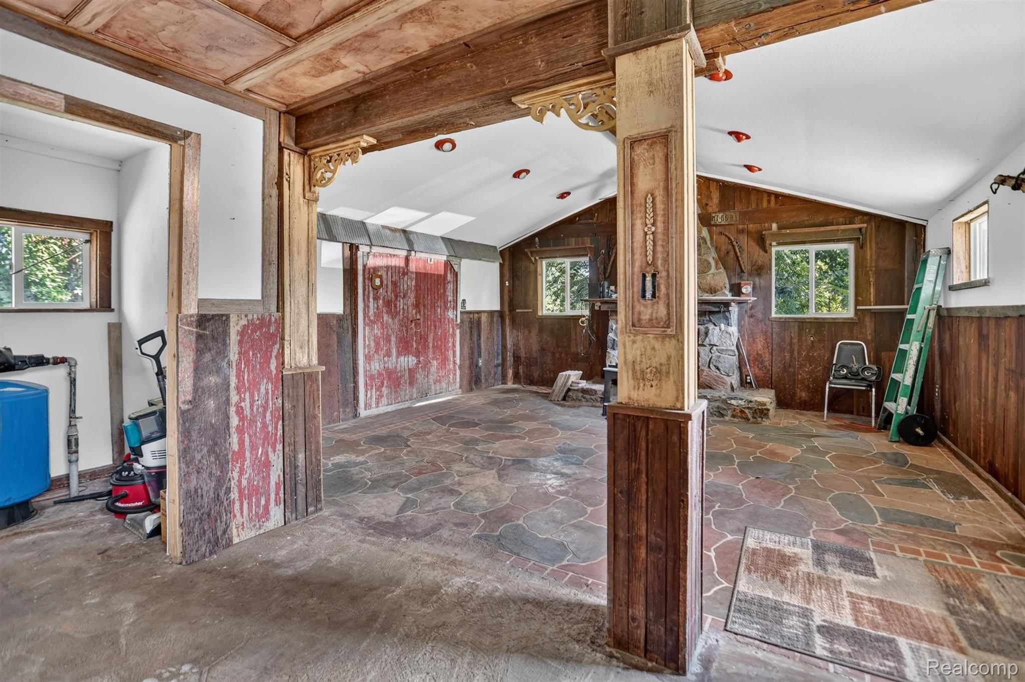1279 E Burnside Road Property Photo 17