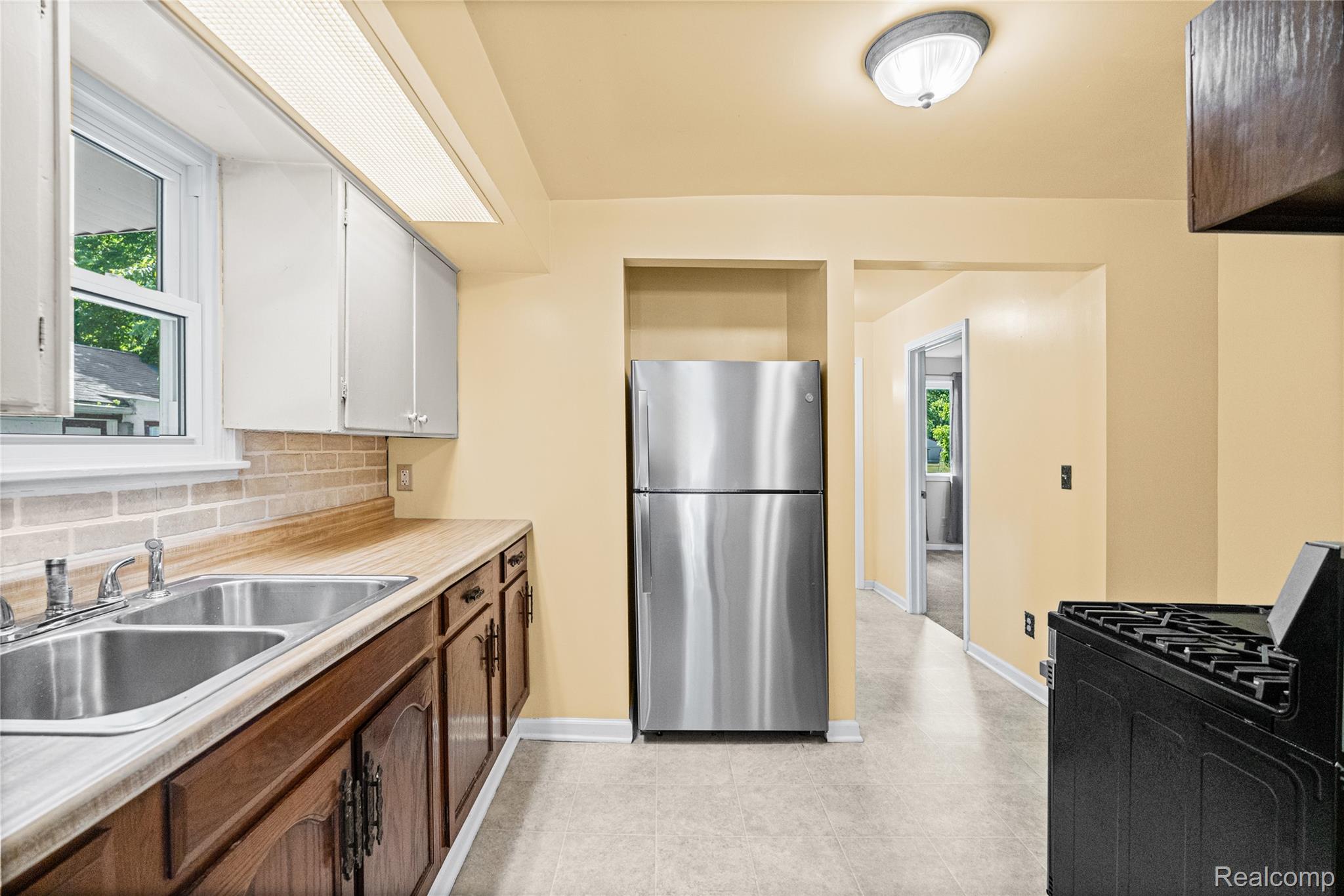 2240 Morrish Street Property Photo 6
